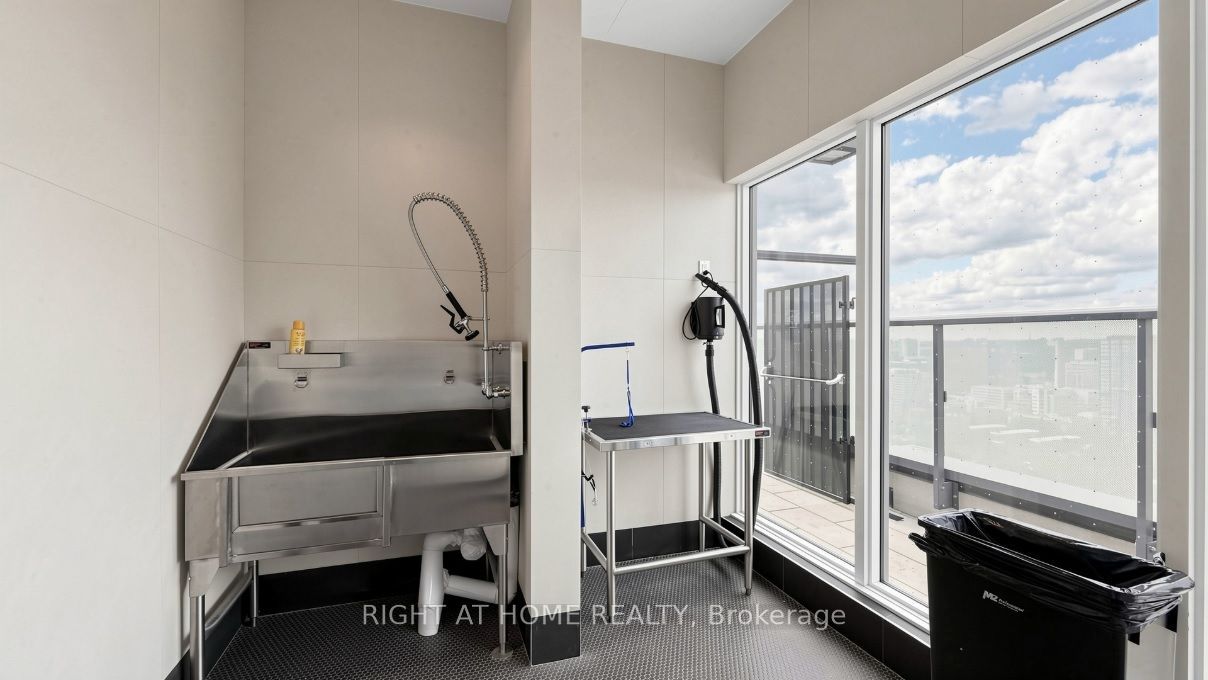 280 Dundas Street W 2701 Property Photo 12