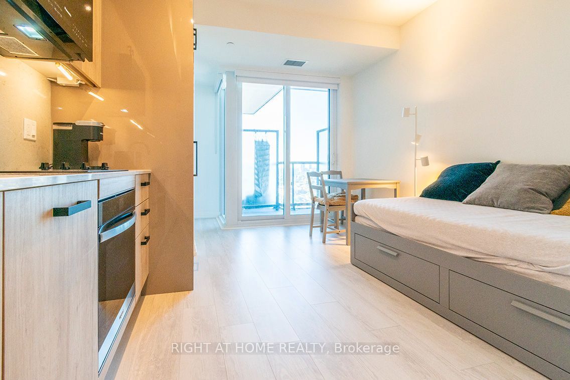 280 Dundas Street W 2701 Property Photo 14