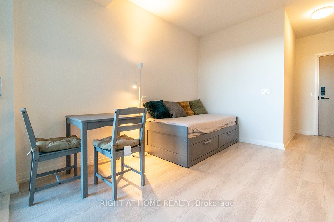 280 Dundas Street W 2701 Property Photo 17