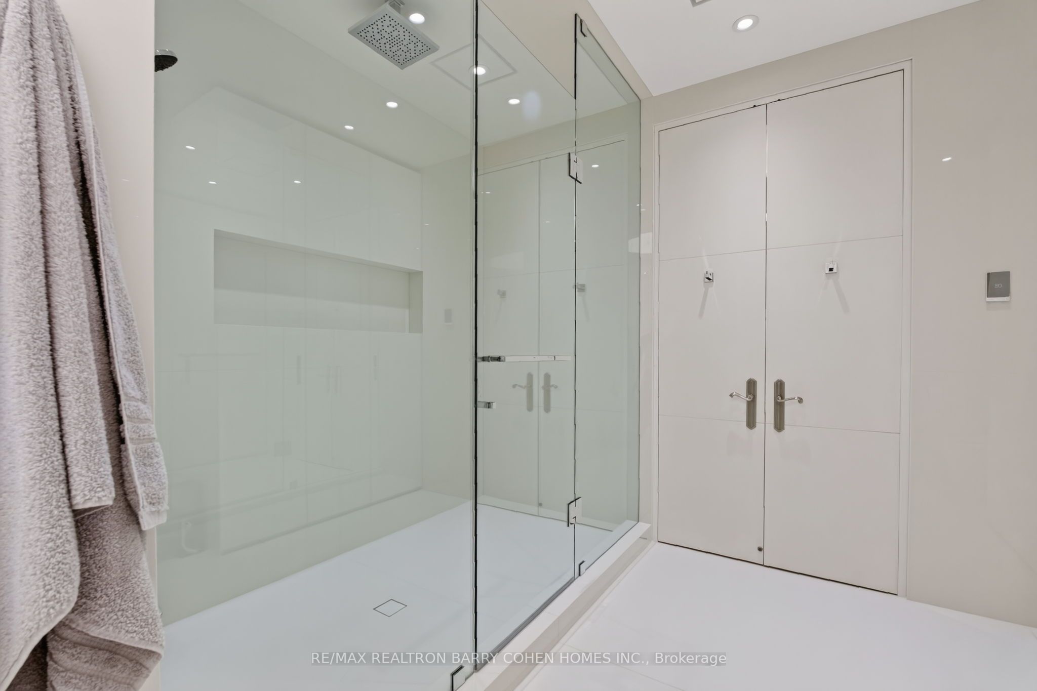 80 Yorkville Avenue 1602 Property Photo 21