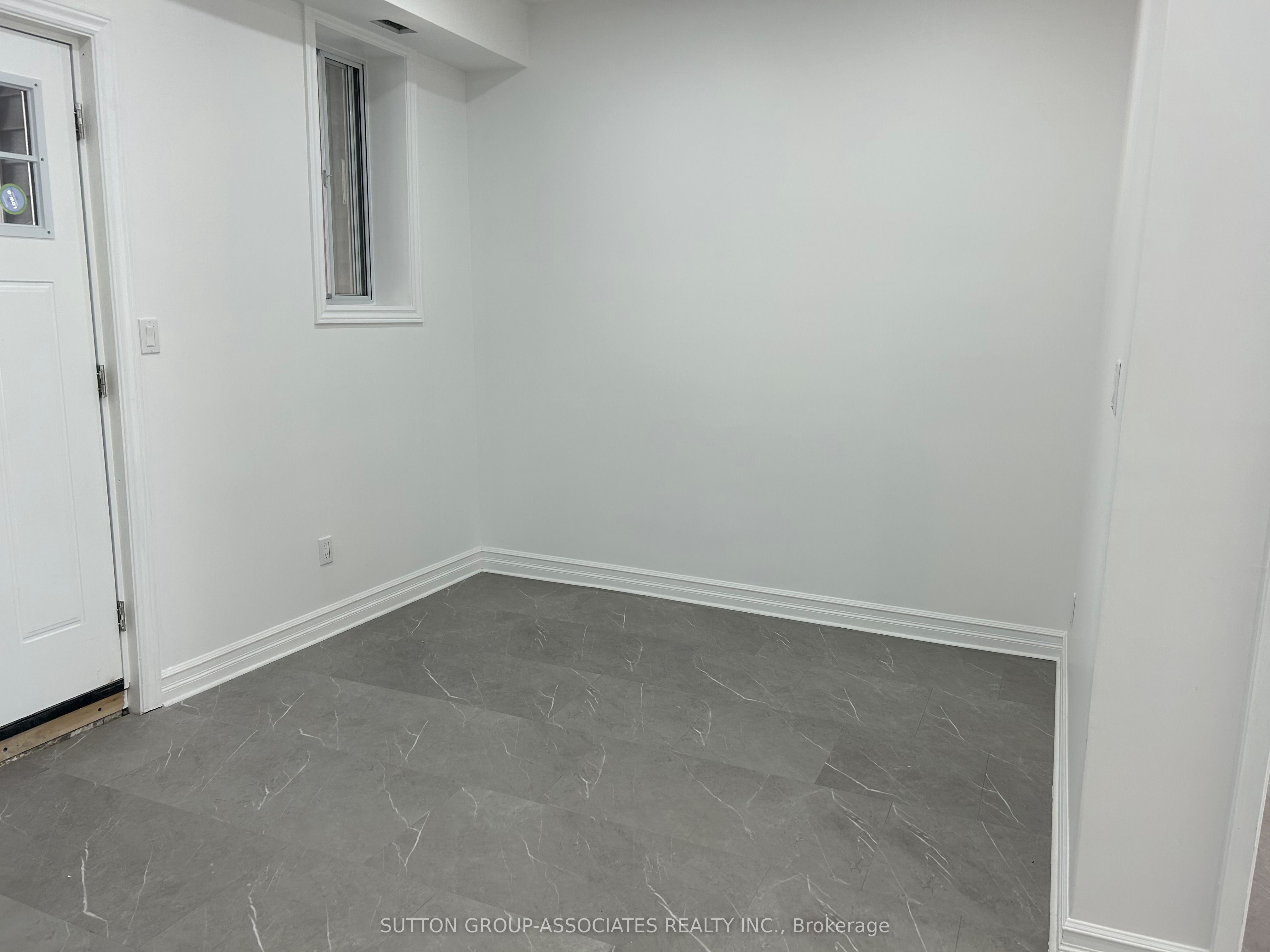 792 College Street 2nd Flr Property Photo 5