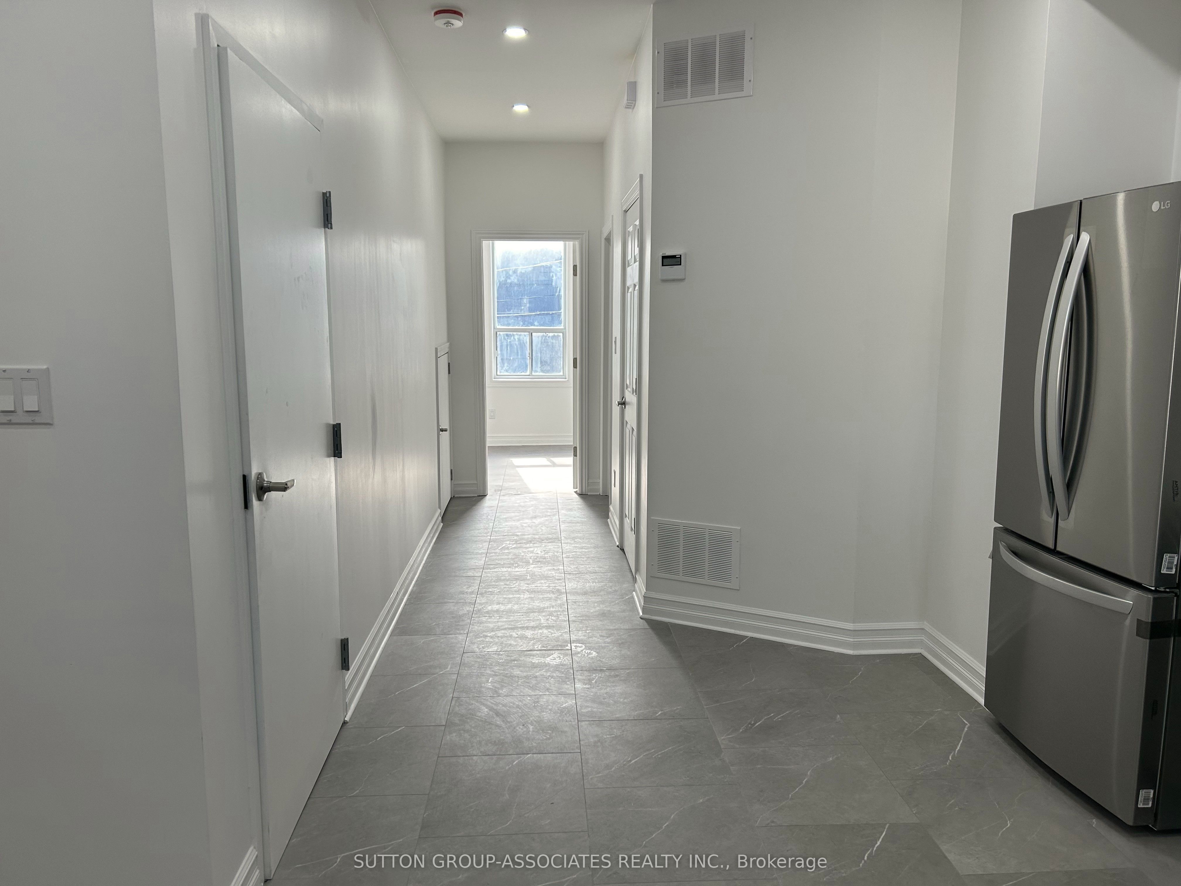 792 College Street 2nd Flr Property Photo 6