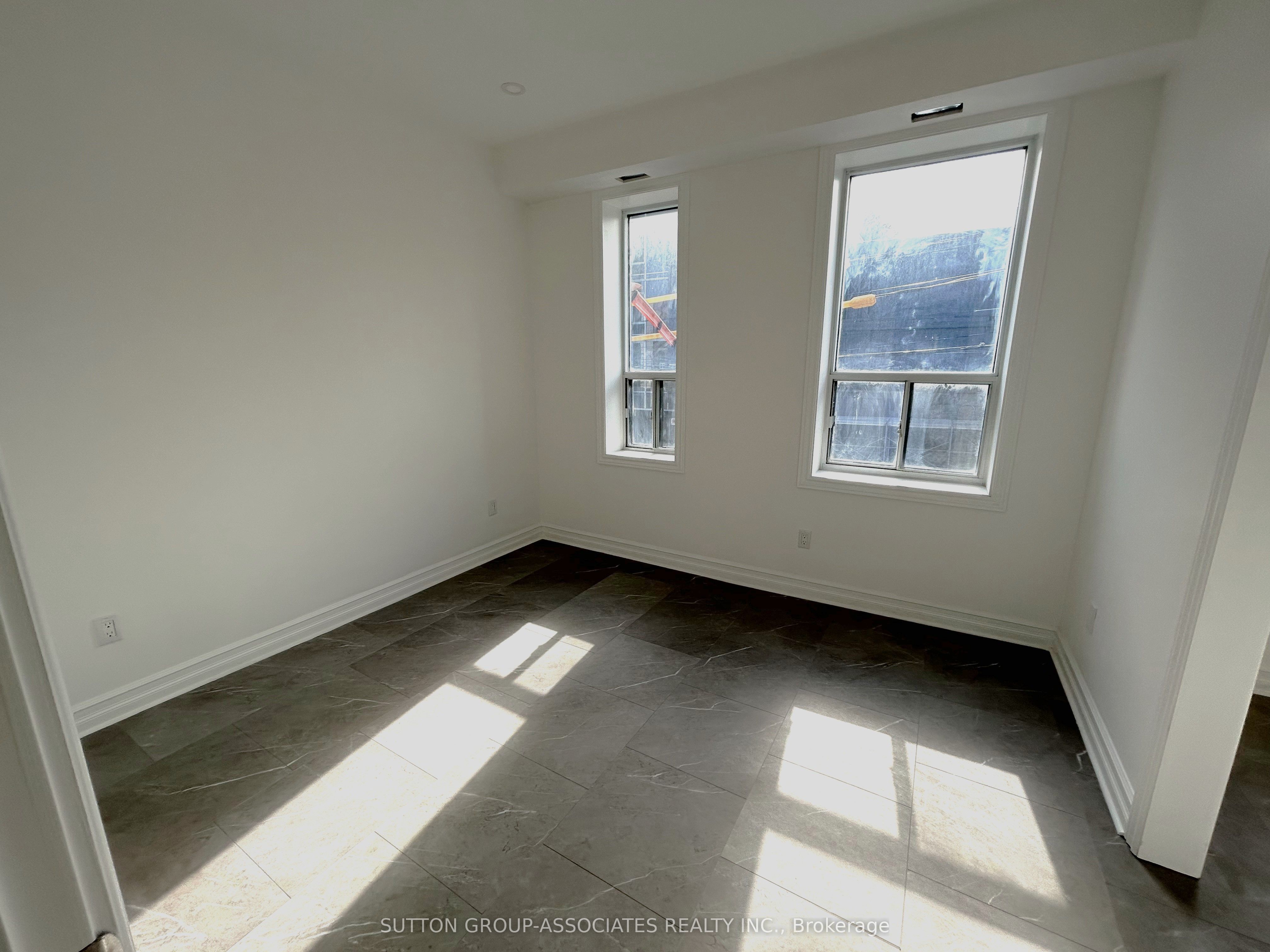 792 College Street 2nd Flr Property Photo 8