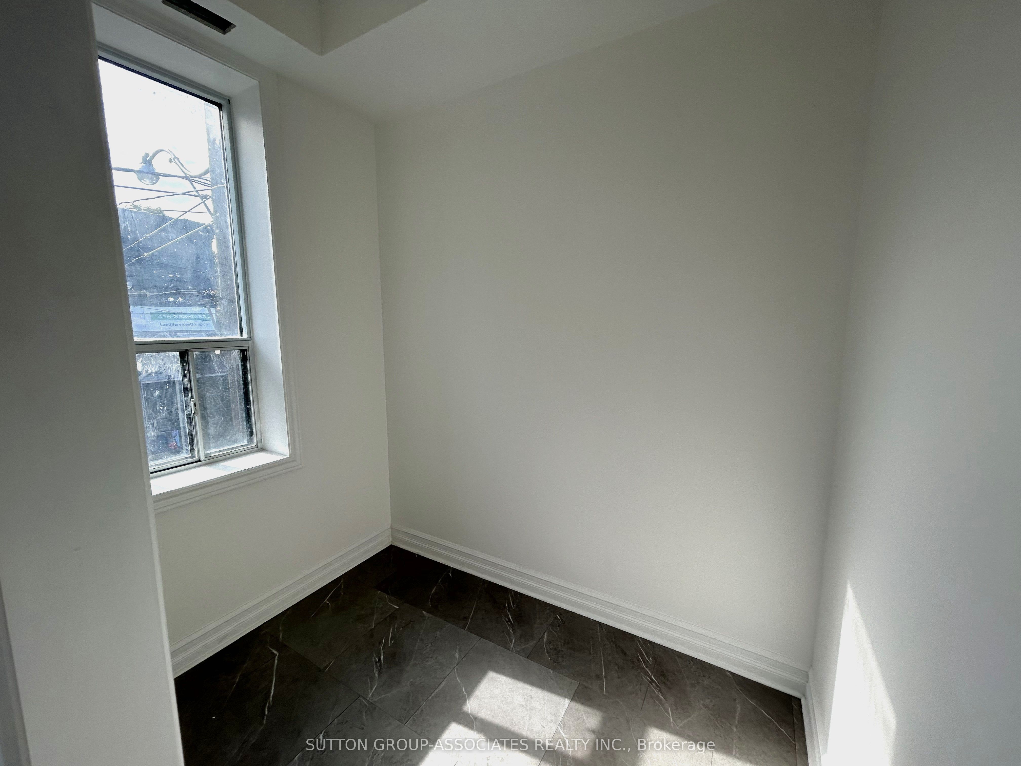 792 College Street 2nd Flr Property Photo 9
