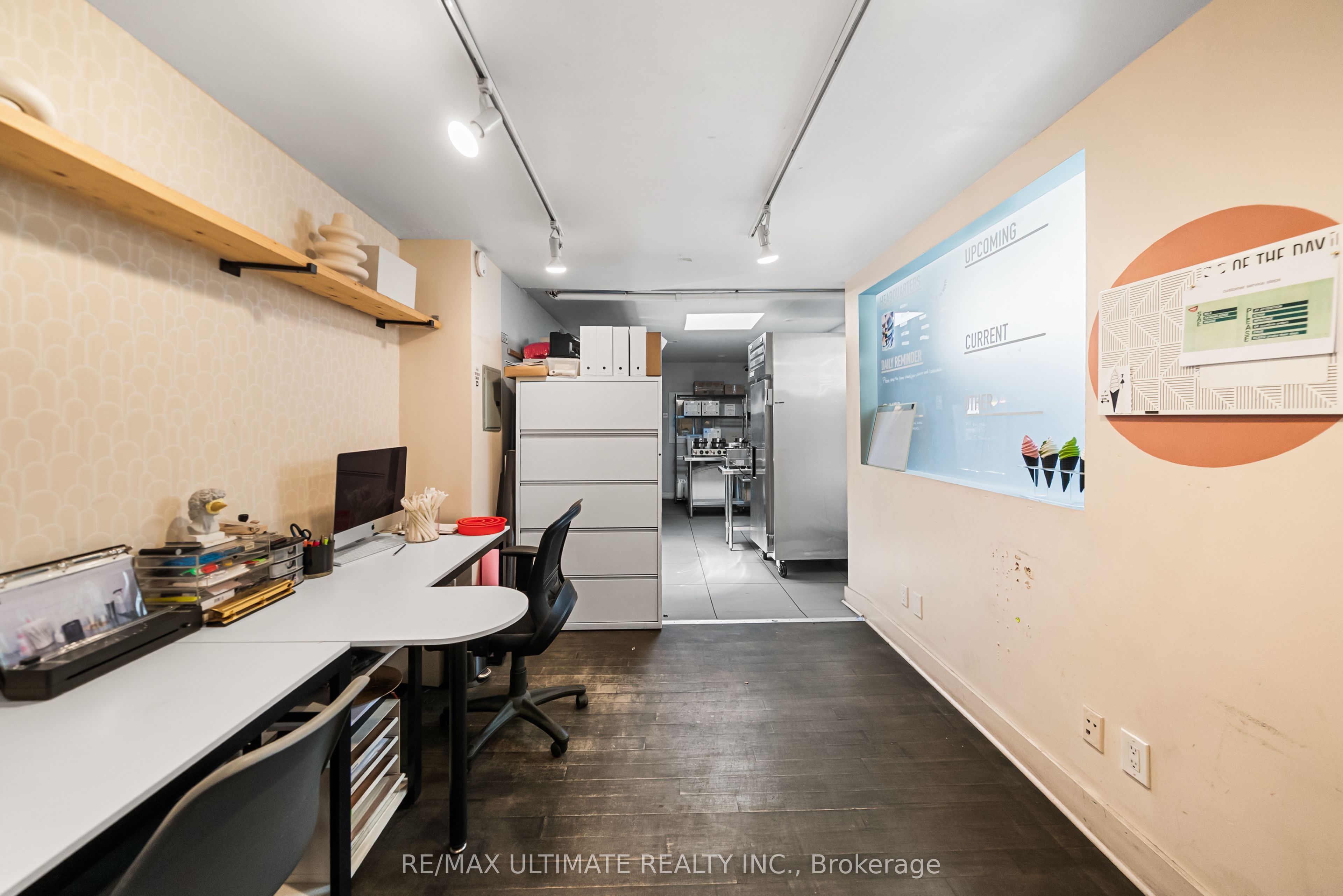 831 Queen Street W Property Photo 8