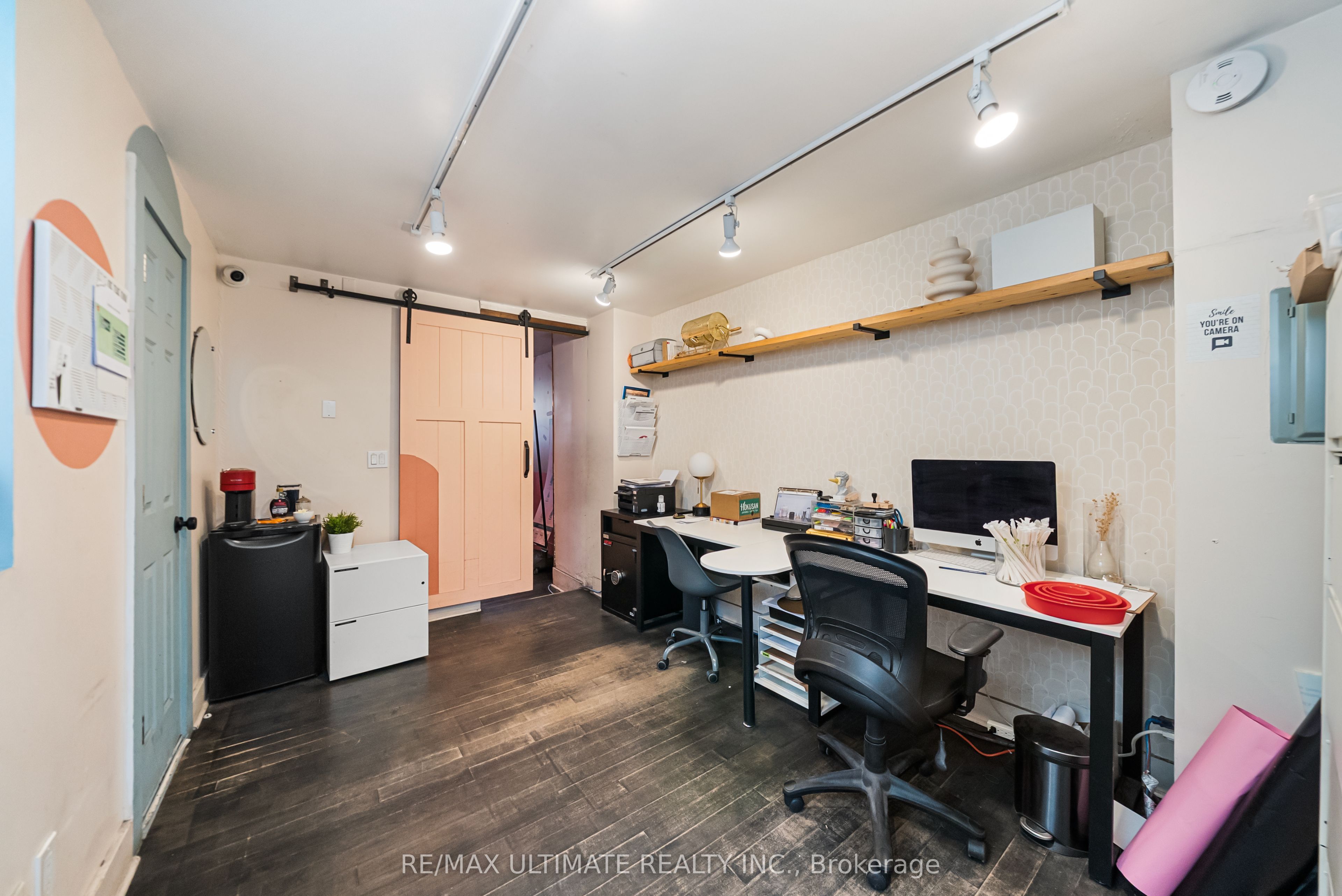 831 Queen Street W Property Photo 9