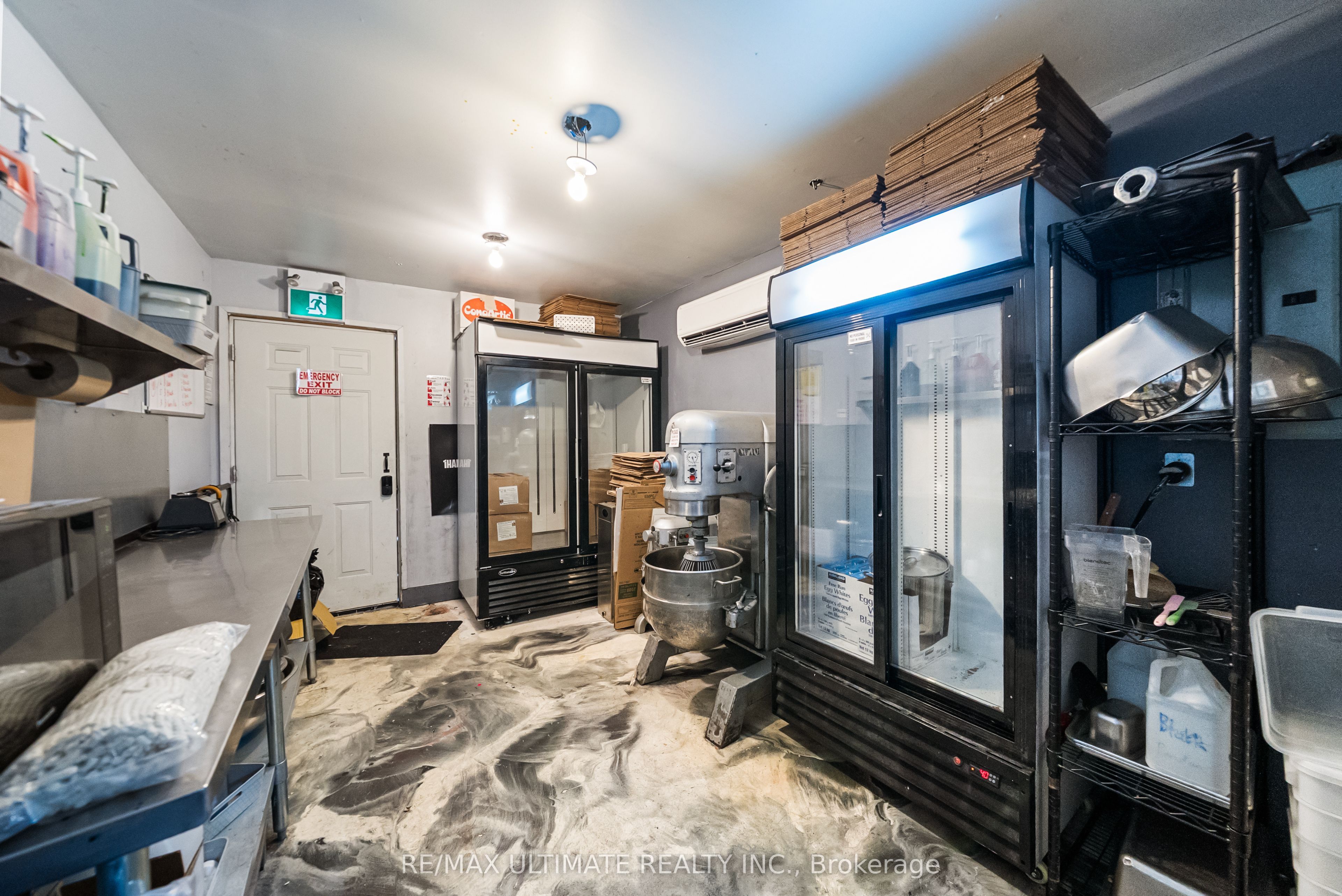 831 Queen Street W Property Photo 12