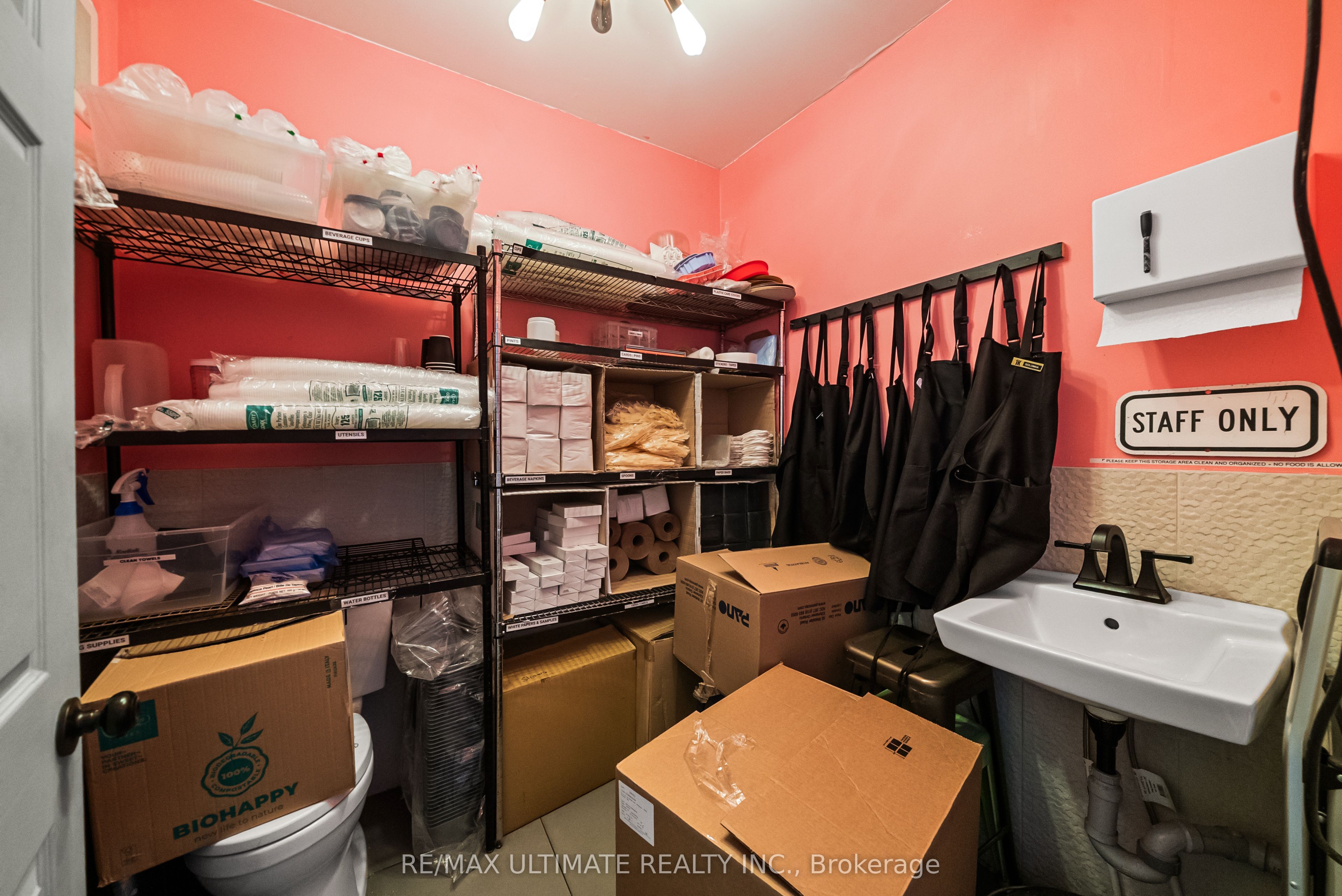 831 Queen Street W Property Photo 15