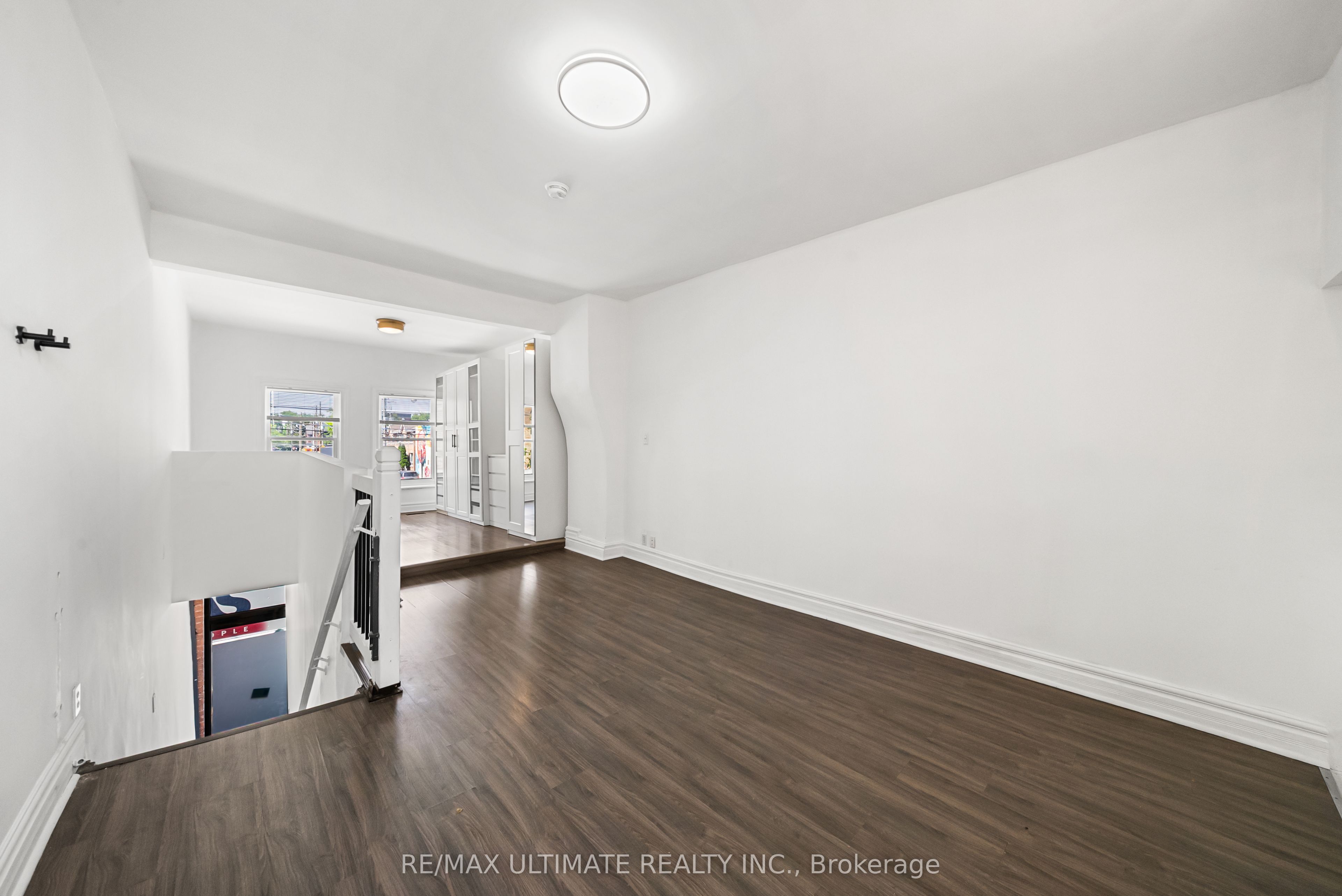 831 Queen Street W Property Photo 16