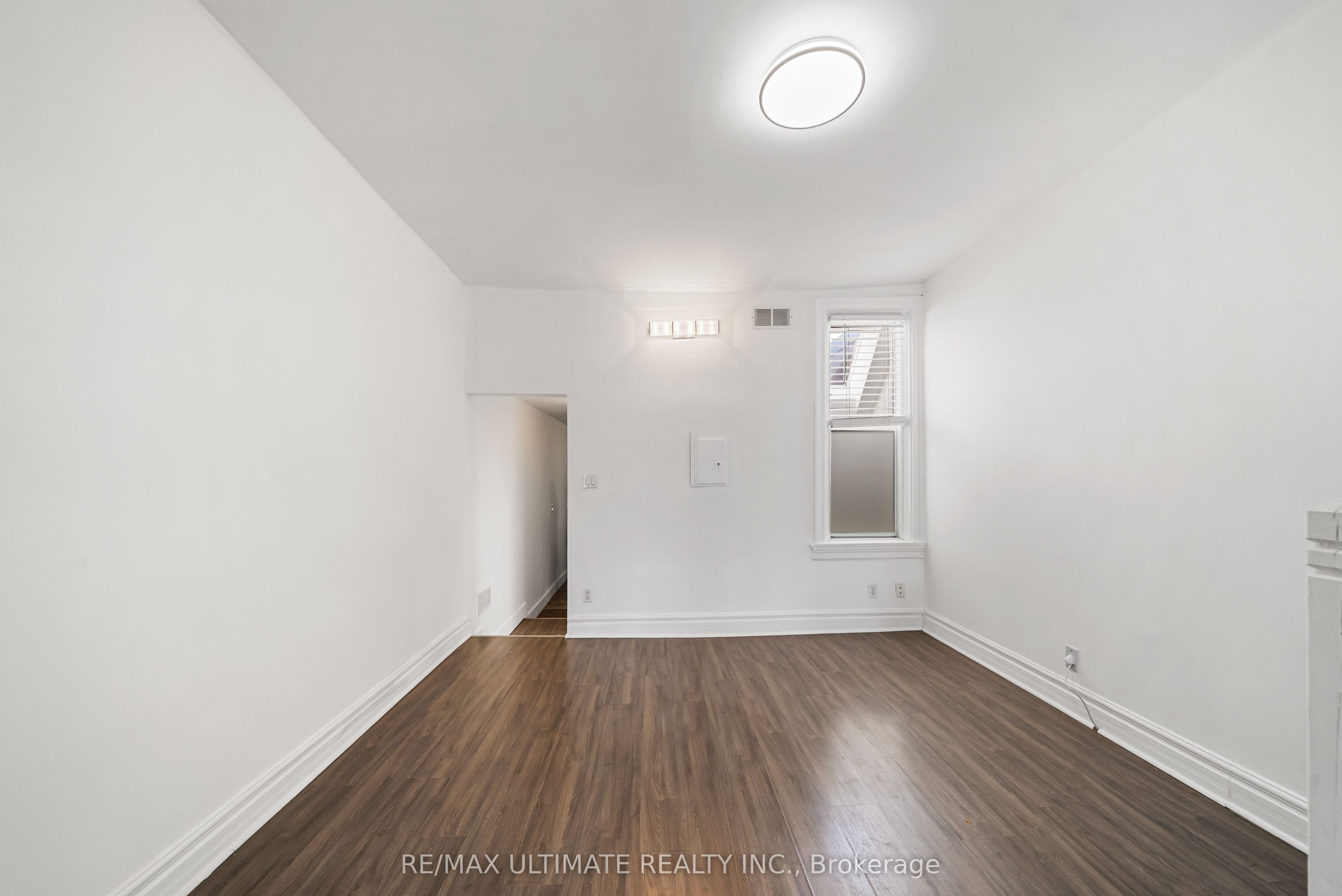 831 Queen Street W Property Photo 22