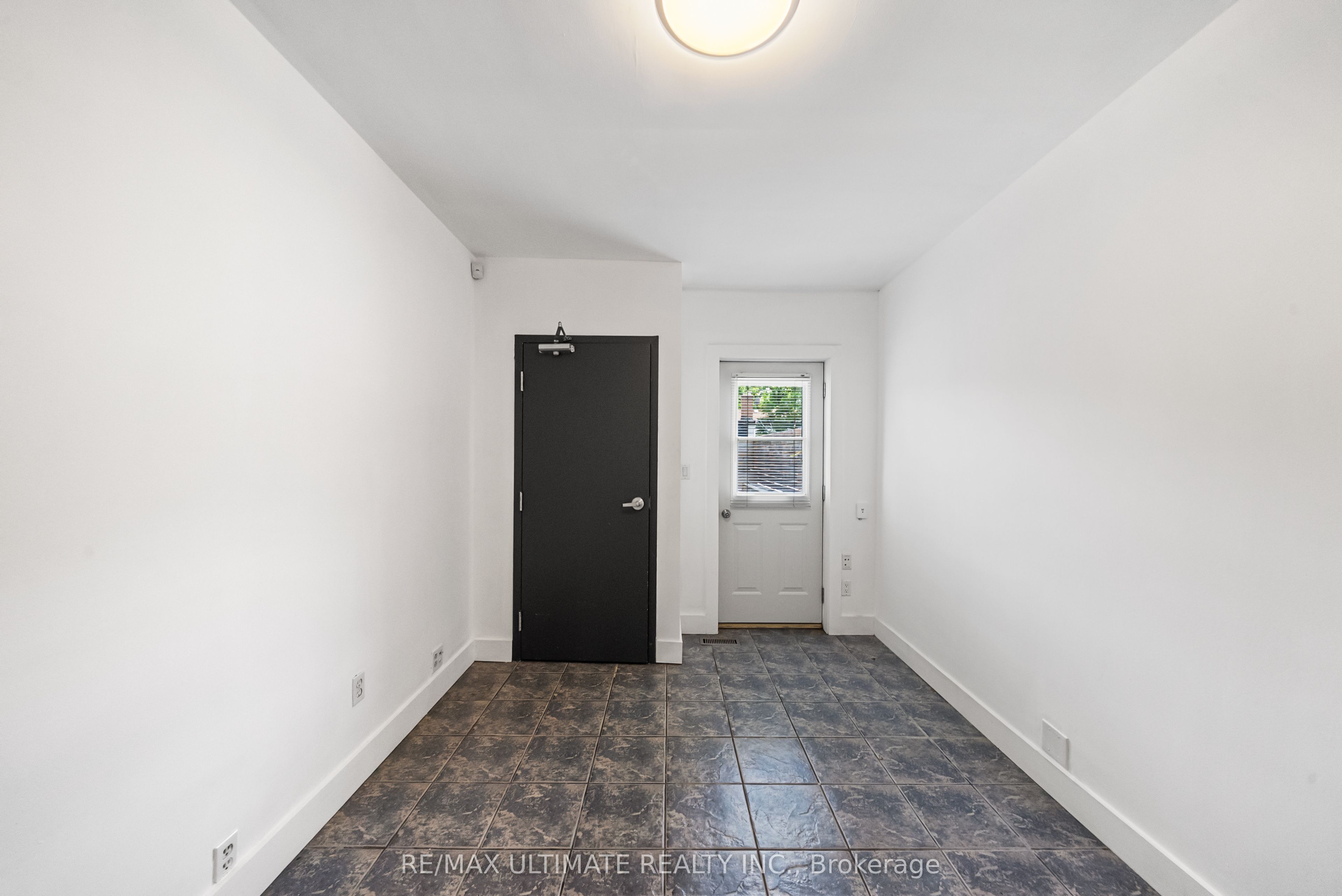 831 Queen Street W Property Photo 26