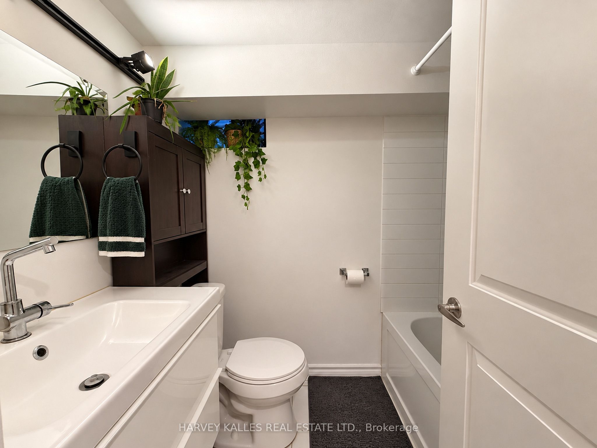 183 Westmount Avenue Lower Property Photo 12