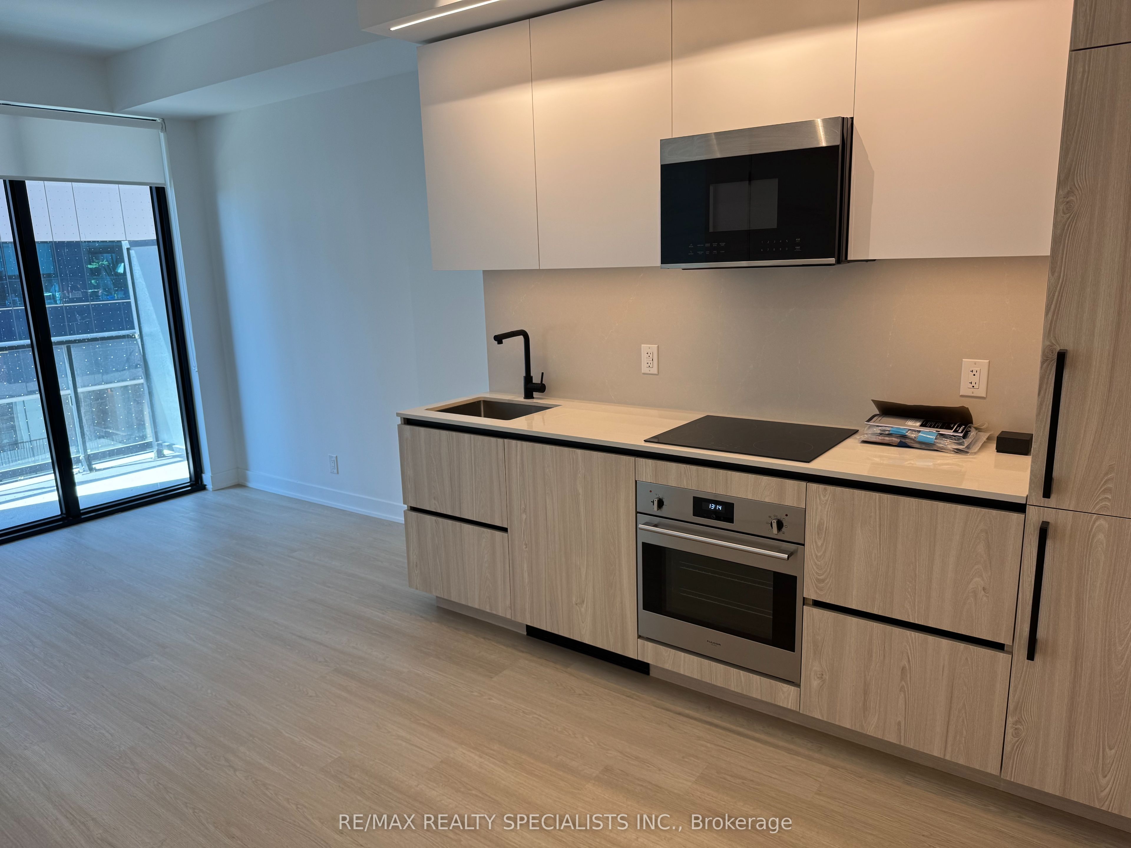 699 Sheppard Avenue E 311 Property Photo 2