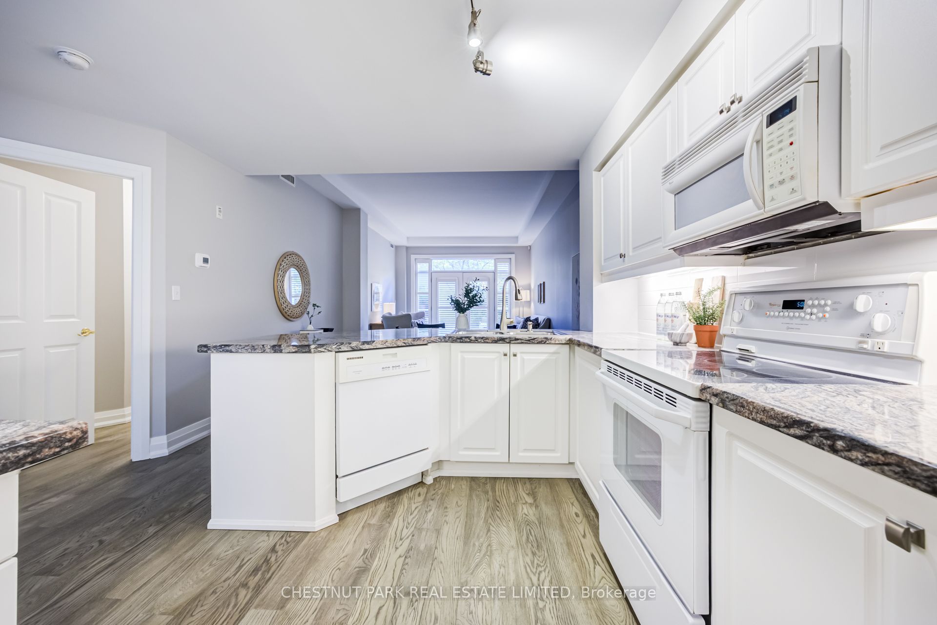 21 Shaftesbury Avenue 103 Property Photo 6