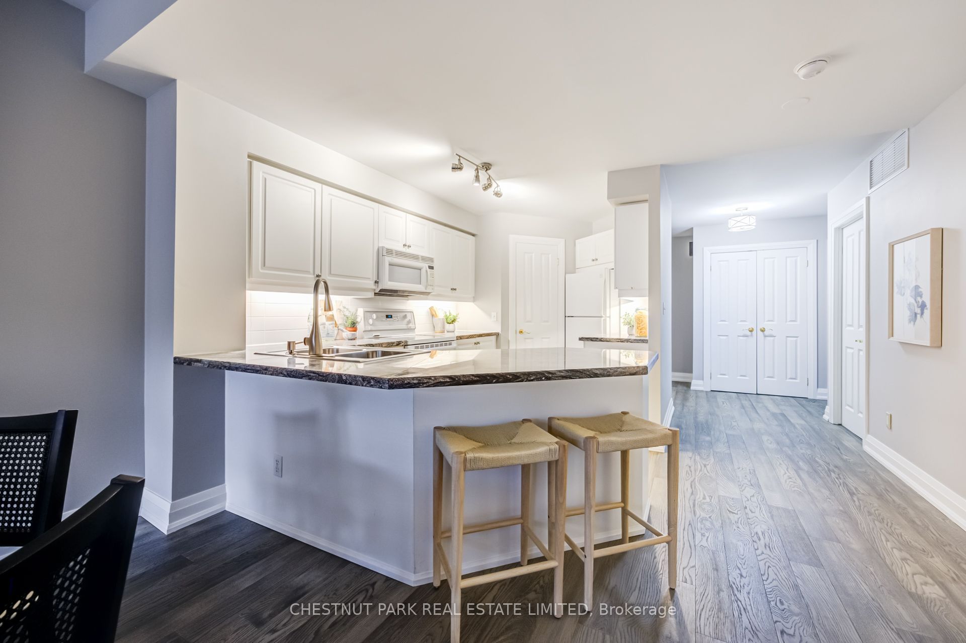 21 Shaftesbury Avenue 103 Property Photo 8