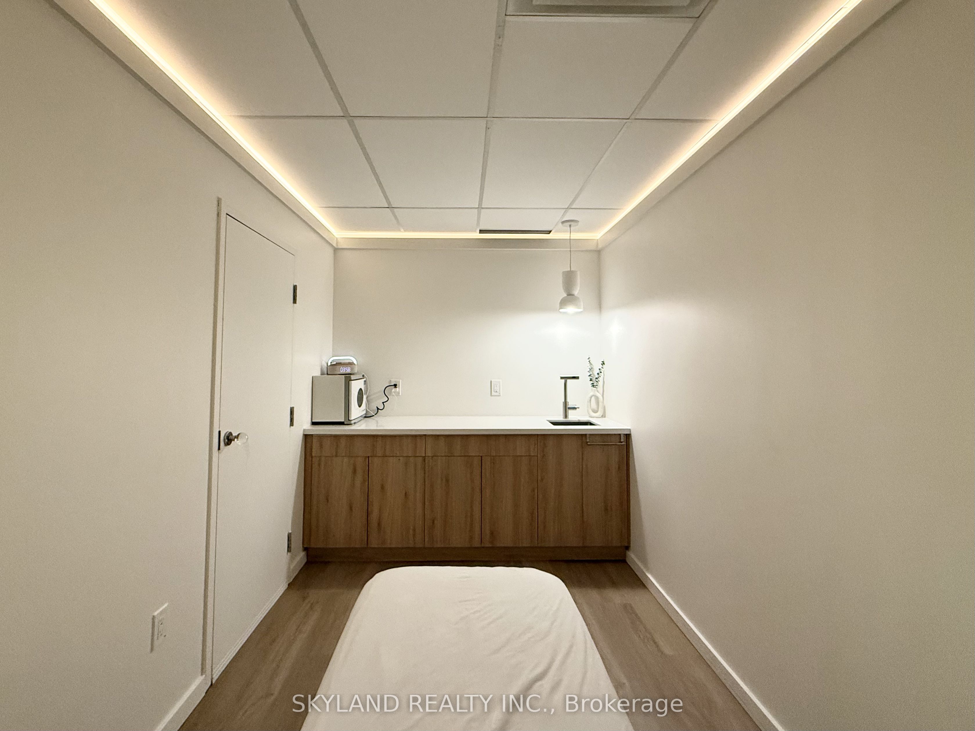 77 Finch Avenue W Property Photo 8