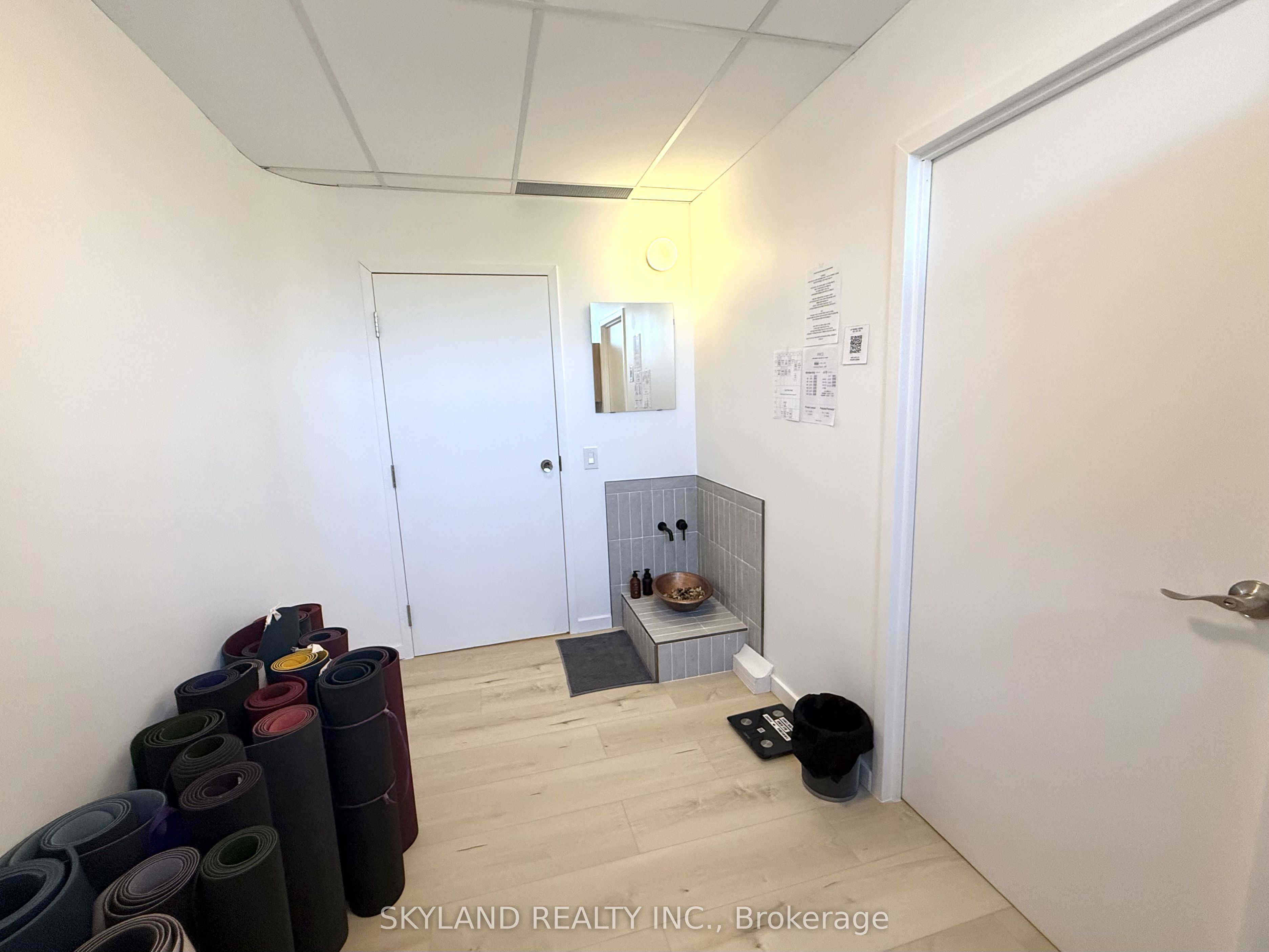 77 Finch Avenue W Property Photo 9