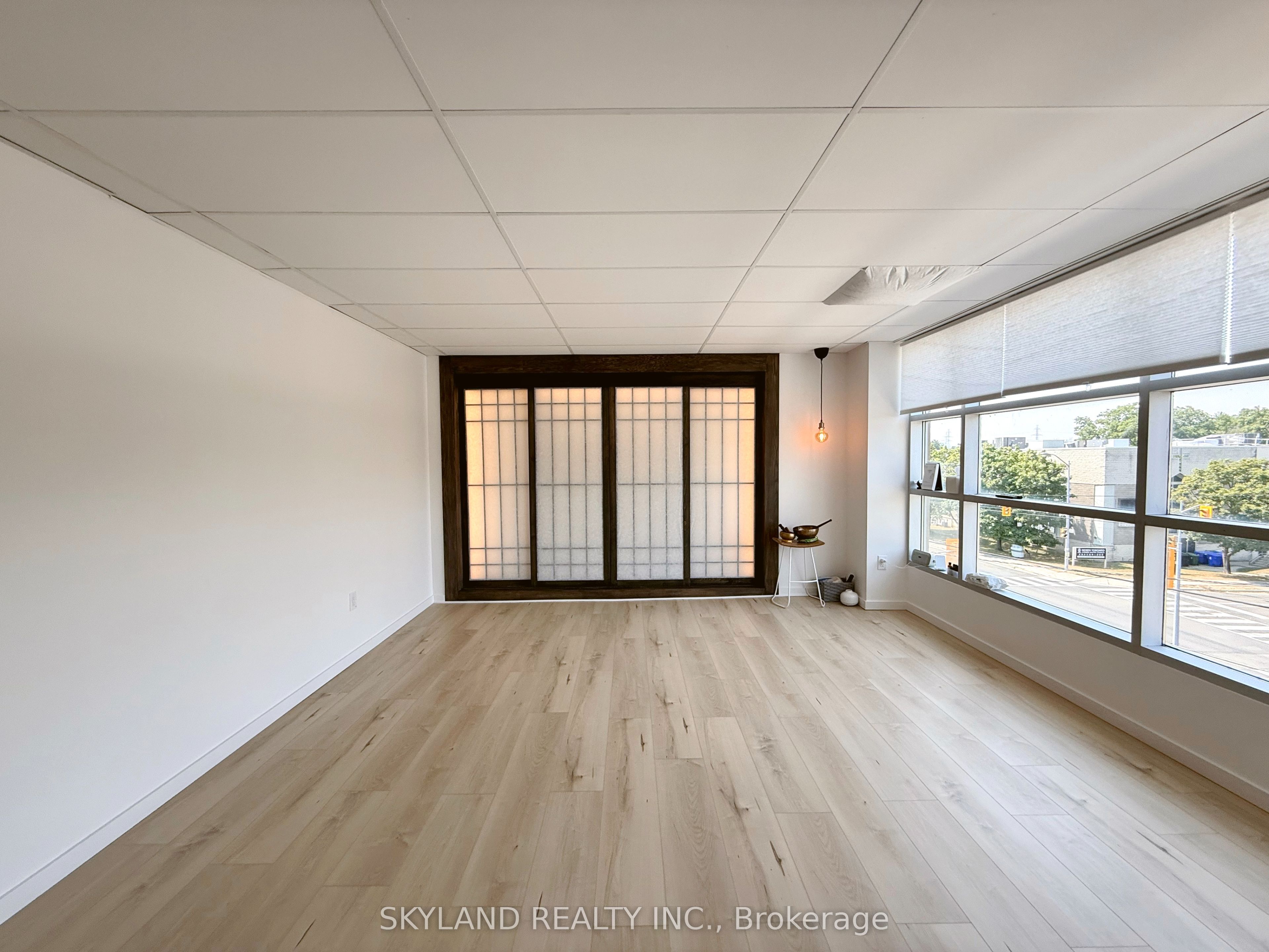 77 Finch Avenue W Property Photo 10