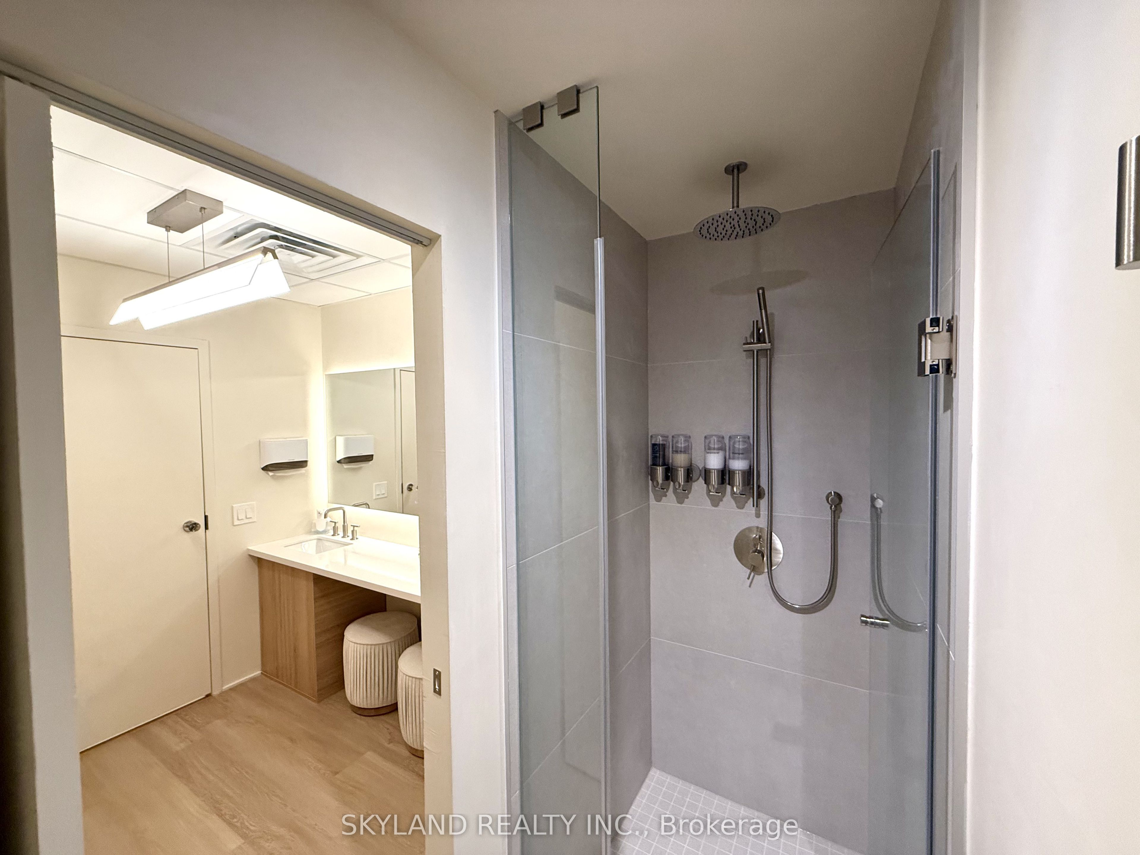 77 Finch Avenue W Property Photo 13