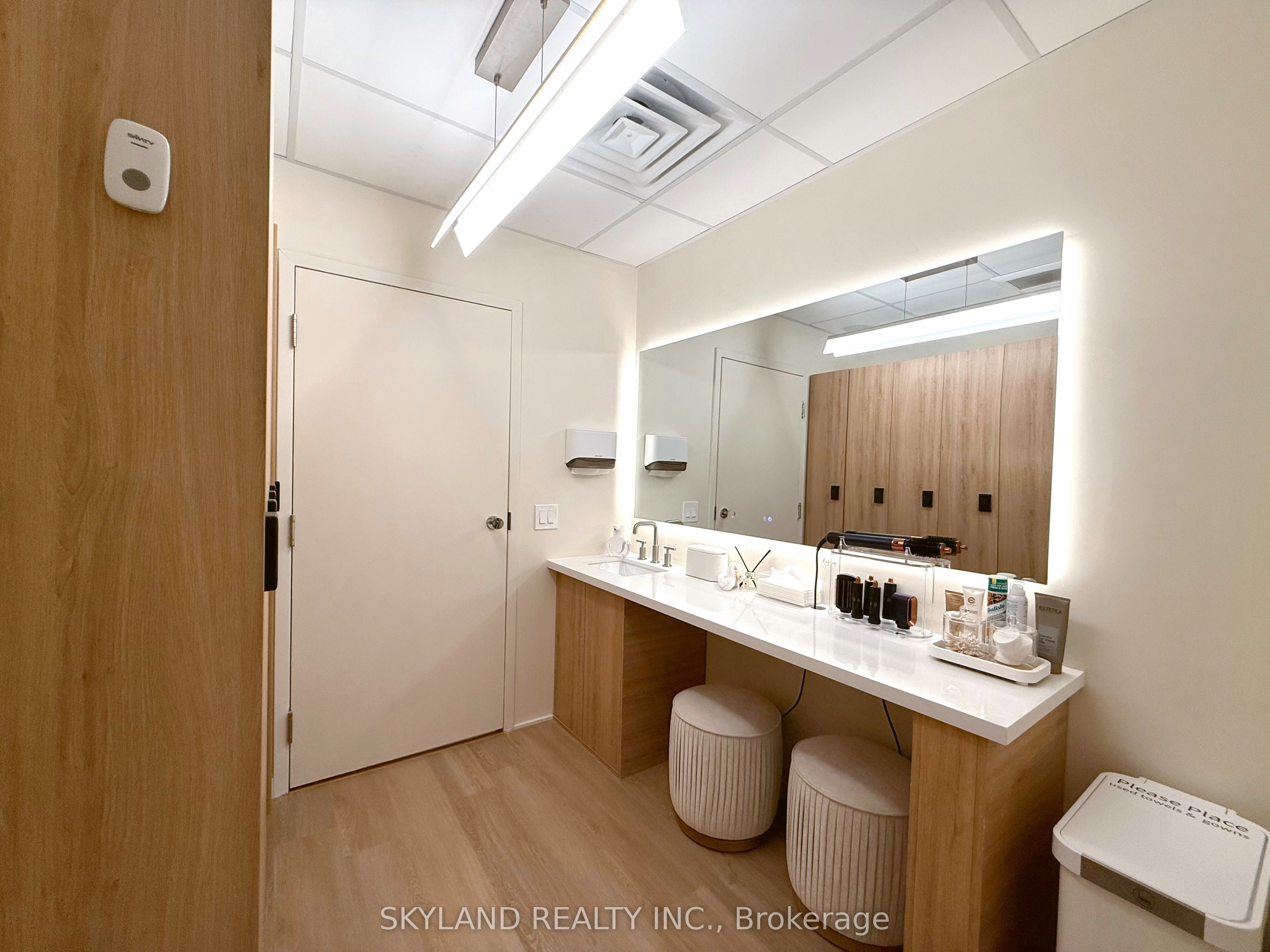 77 Finch Avenue W Property Photo 14
