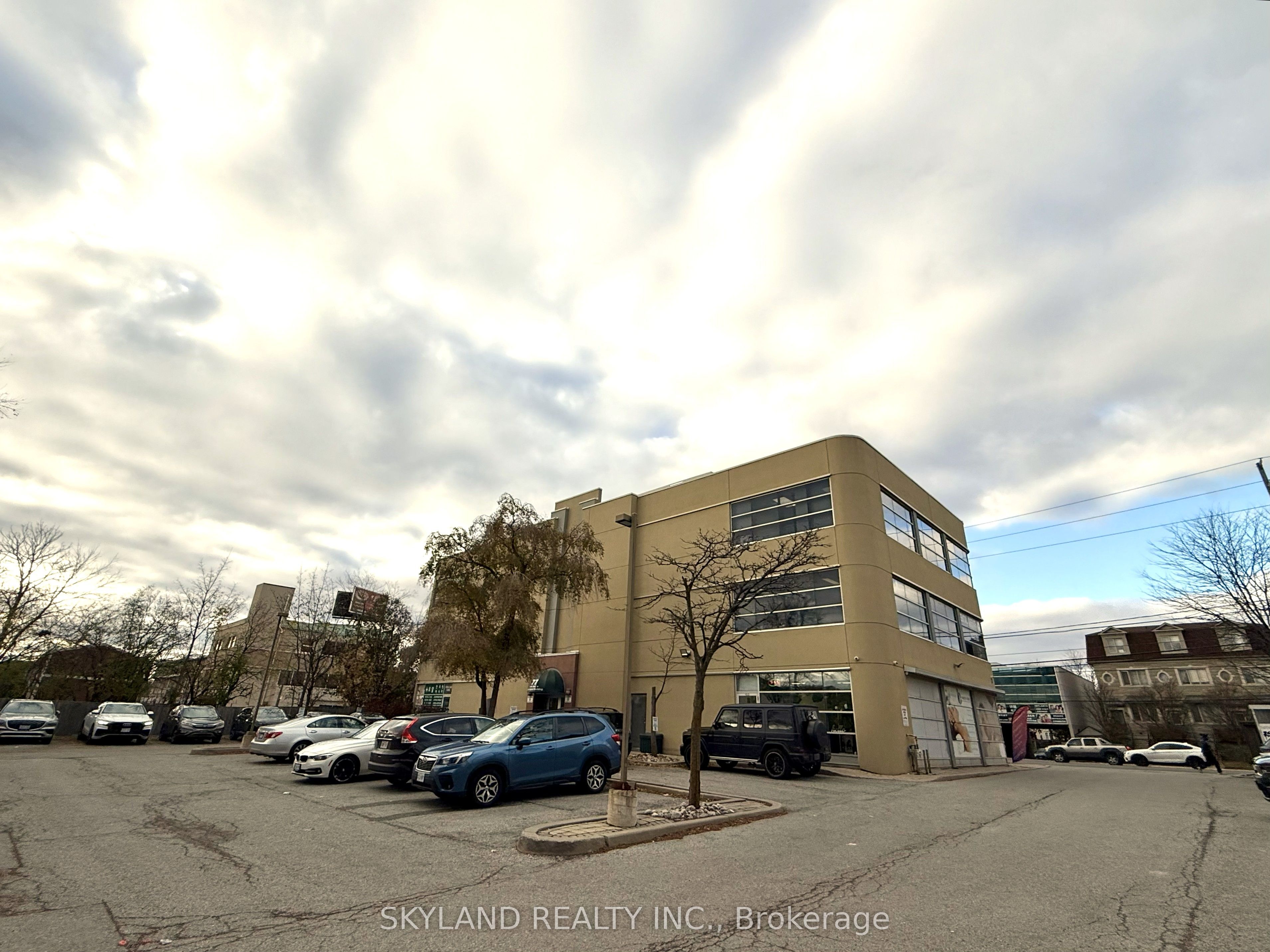 77 Finch Avenue W Property Photo 18