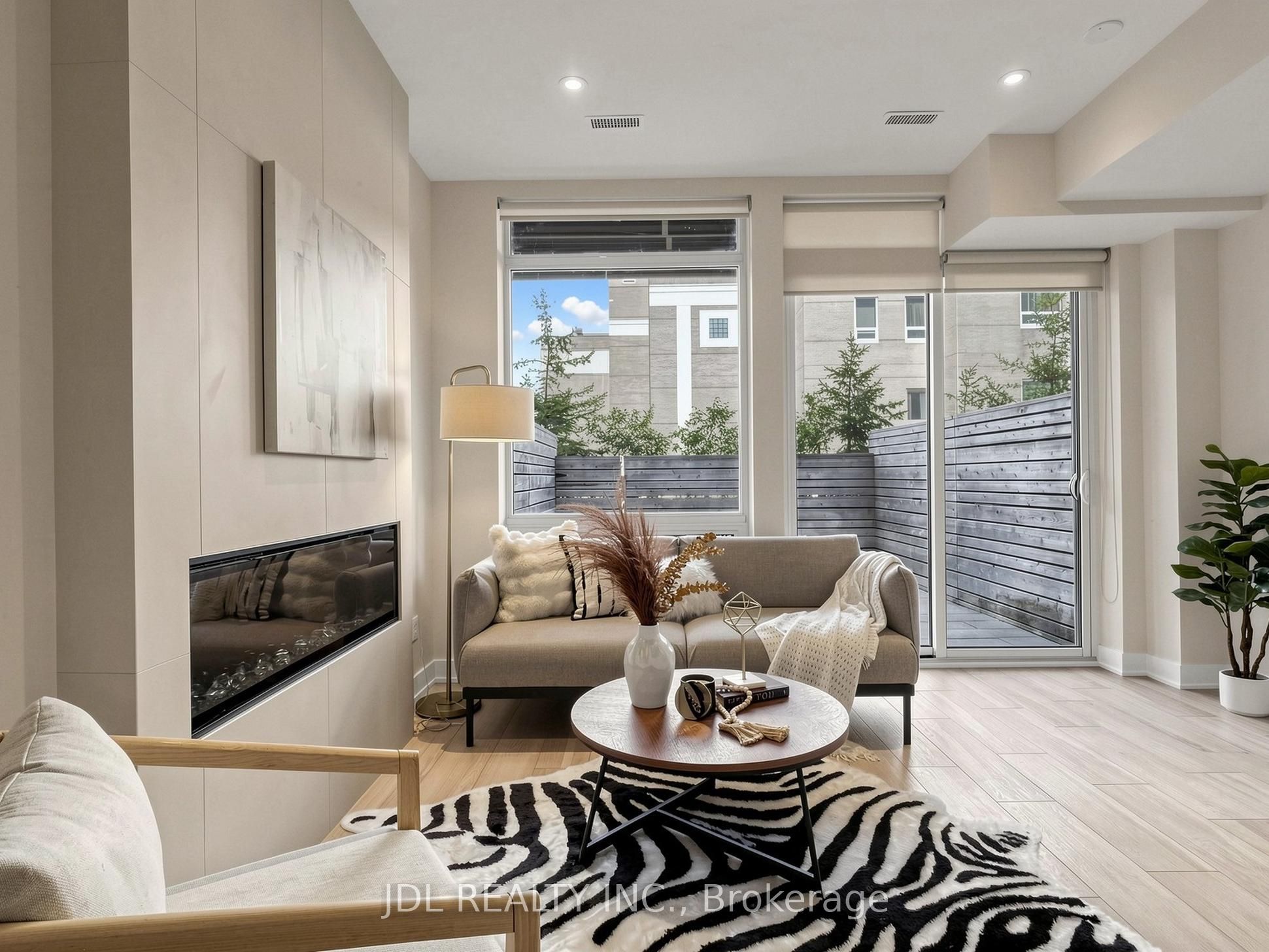 28 Sonic Way Property Photo 3