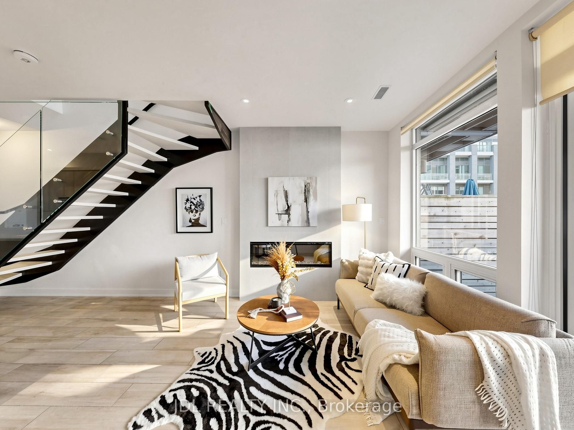 28 Sonic Way Property Photo 6