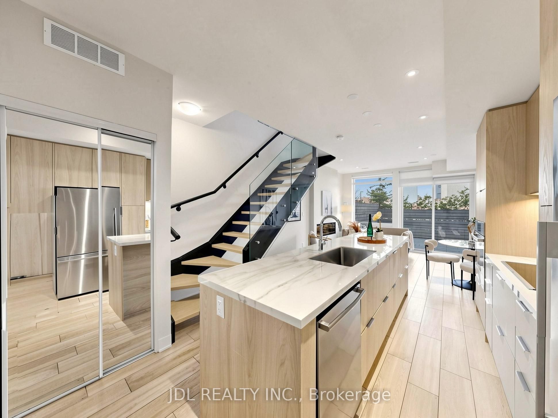 28 Sonic Way Property Photo 10