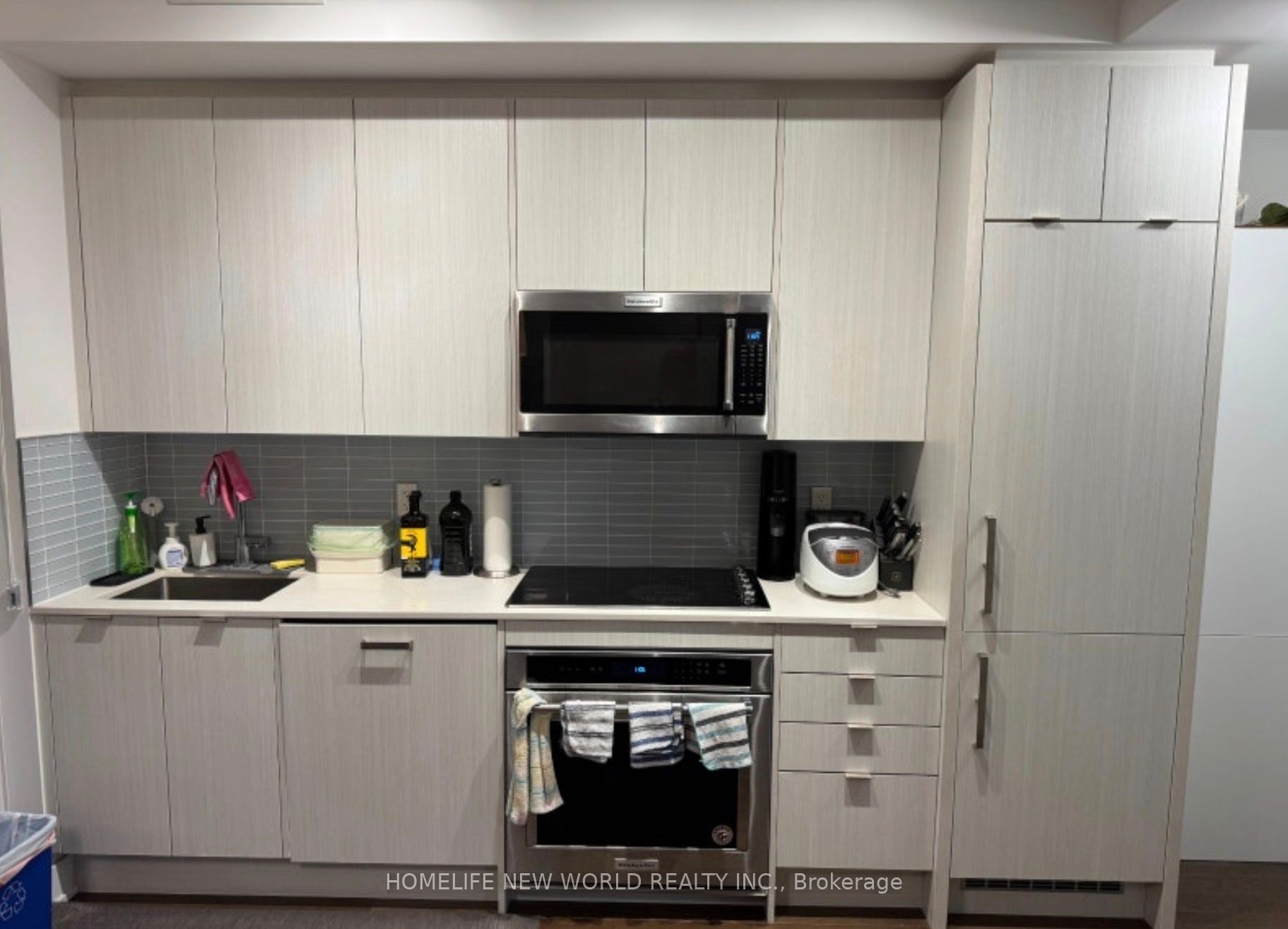 181 Bedford Avenue 1708 Property Photo 3