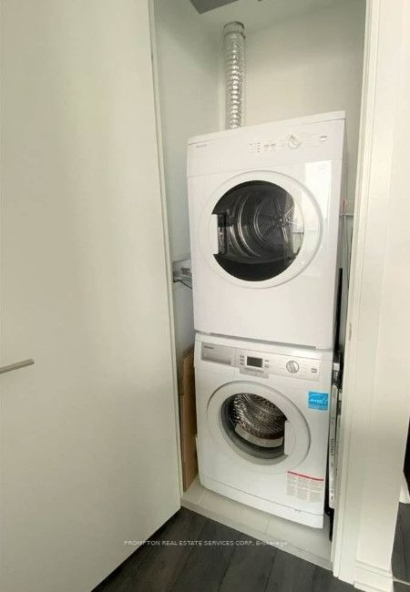 50 Charles Street E 2404 Property Photo 8