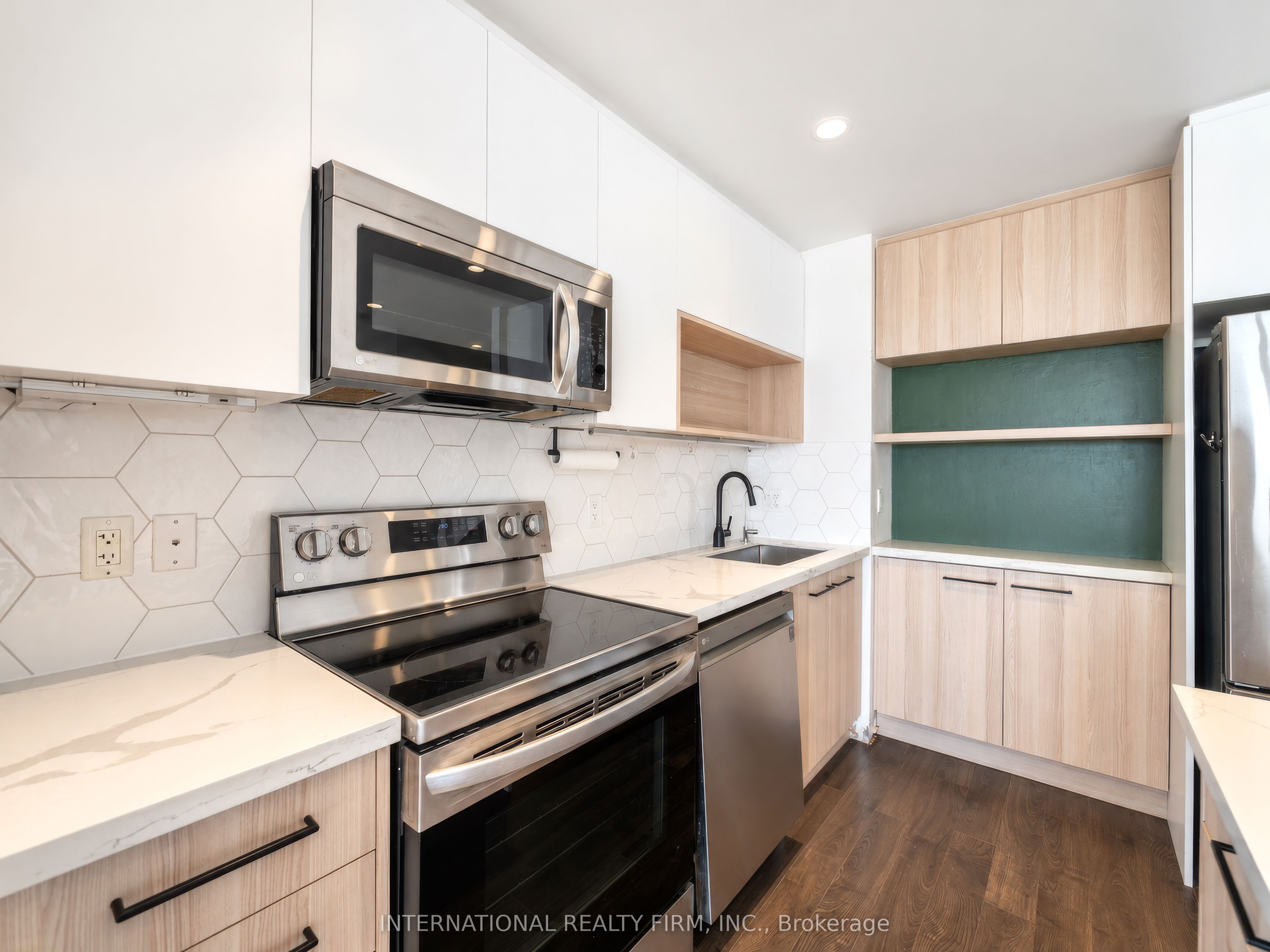 100 Harrison Garden Boulevard 925 Property Photo 12
