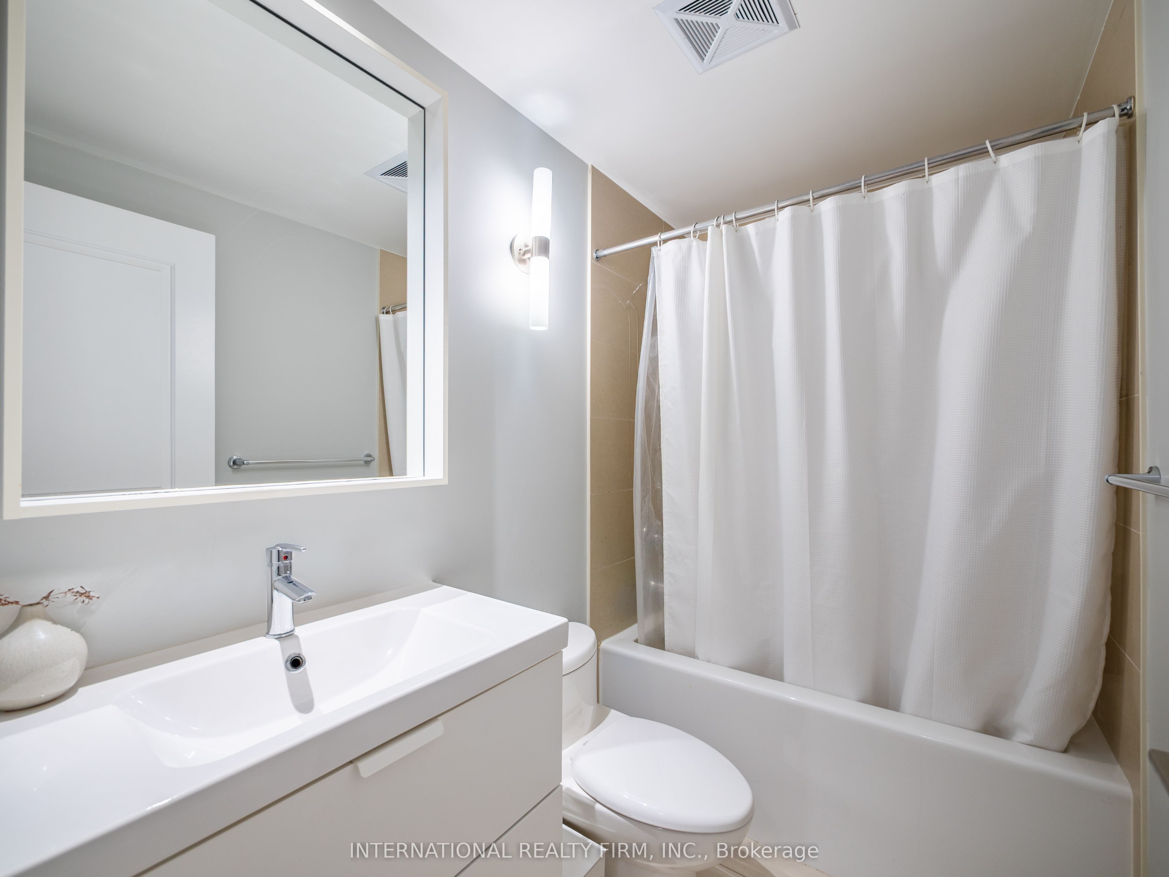 100 Harrison Garden Boulevard 925 Property Photo 17