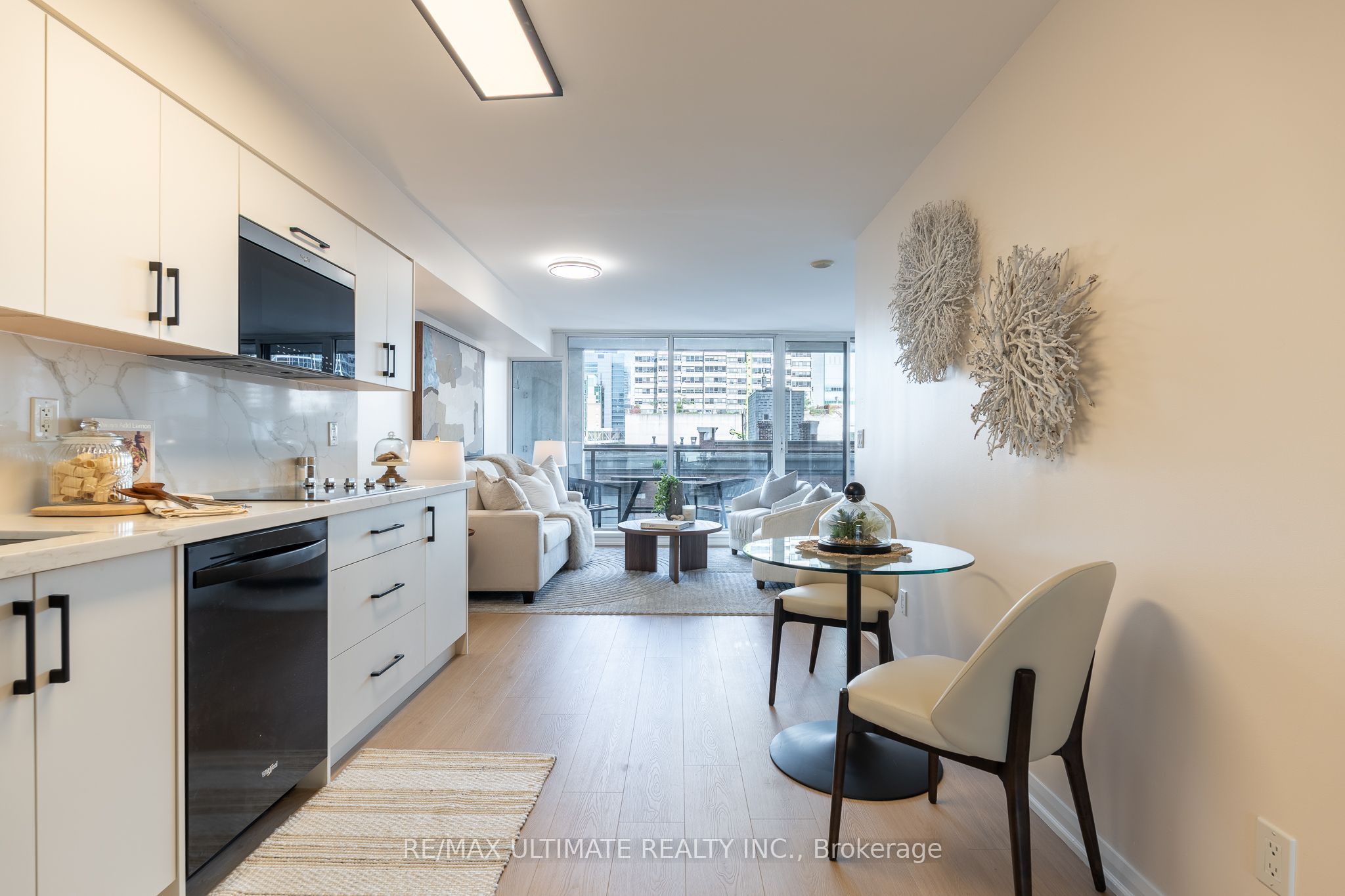 111 Elizabeth Street 627 Property Photo 2