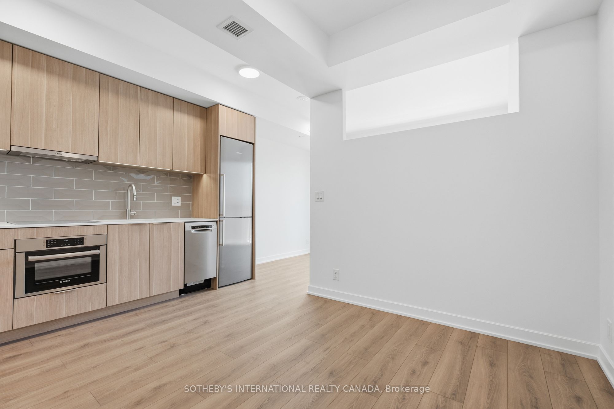 88 Bathurst Street 612 Property Photo 2