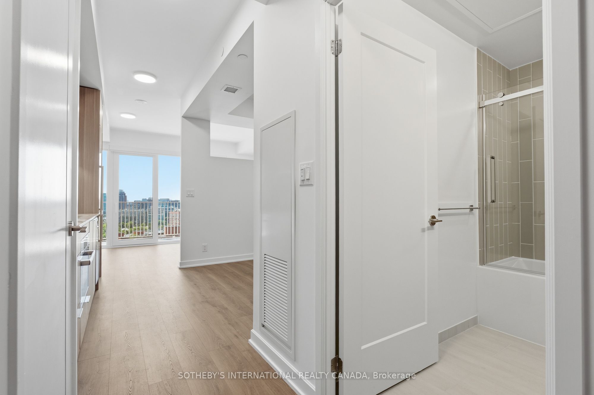 88 Bathurst Street 612 Property Photo 4