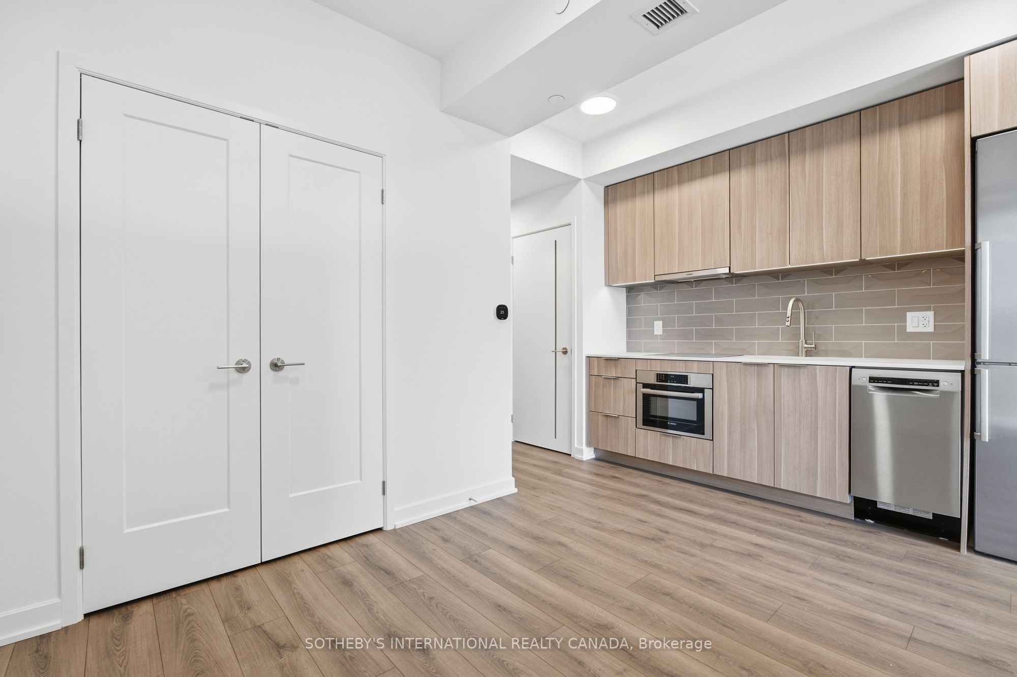 88 Bathurst Street 612 Property Photo 8