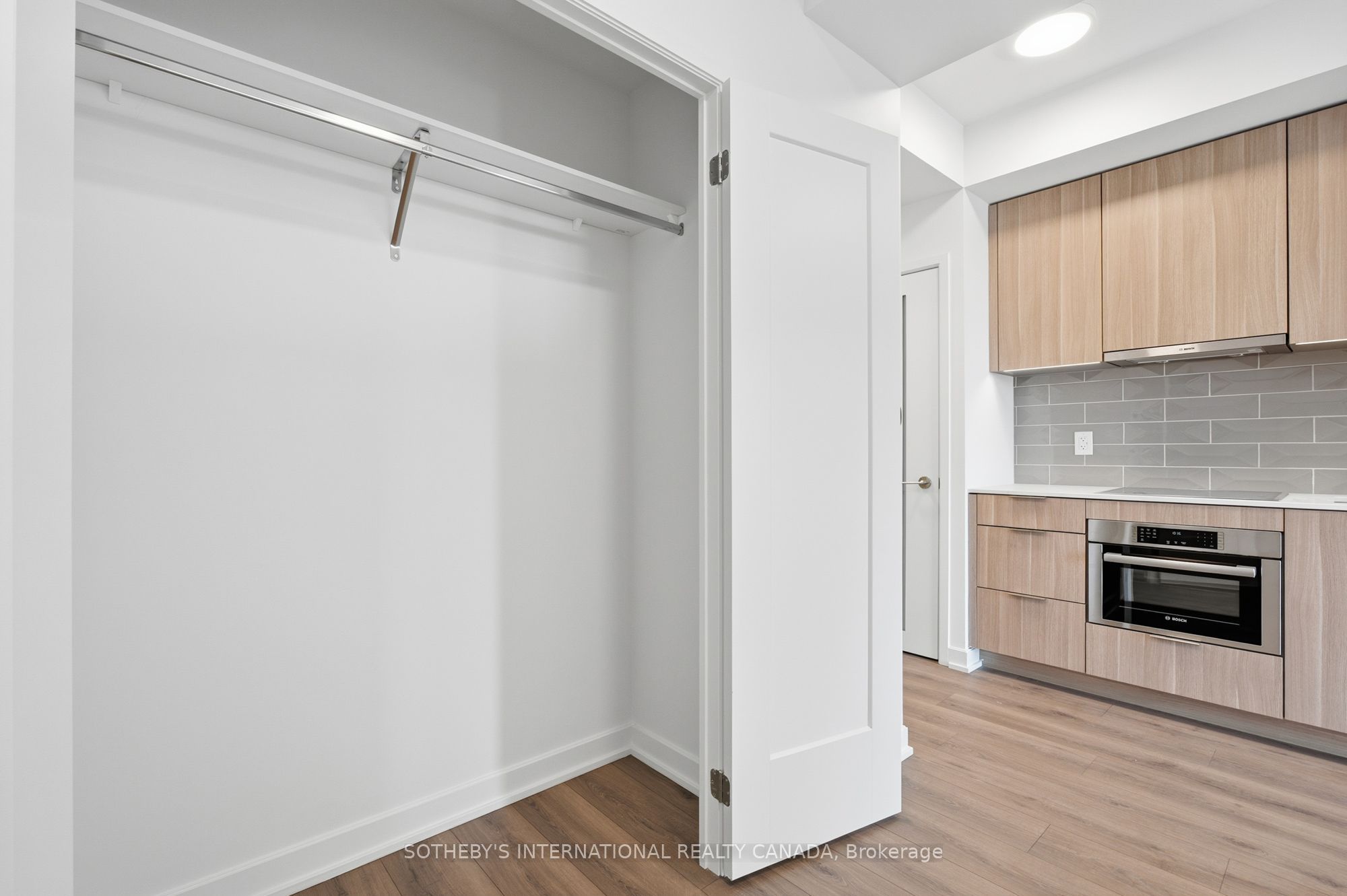 88 Bathurst Street 612 Property Photo 9