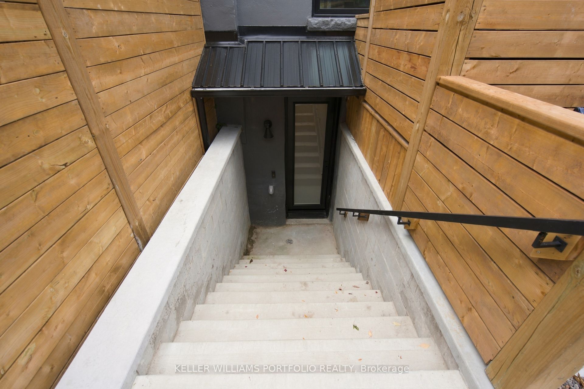 173 Beatrice Street Lower Property Photo 4