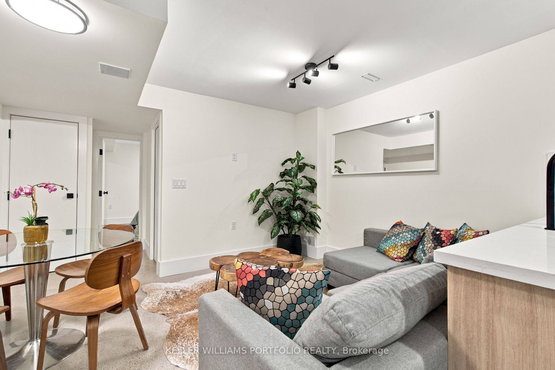 173 Beatrice Street Lower Property Photo 9