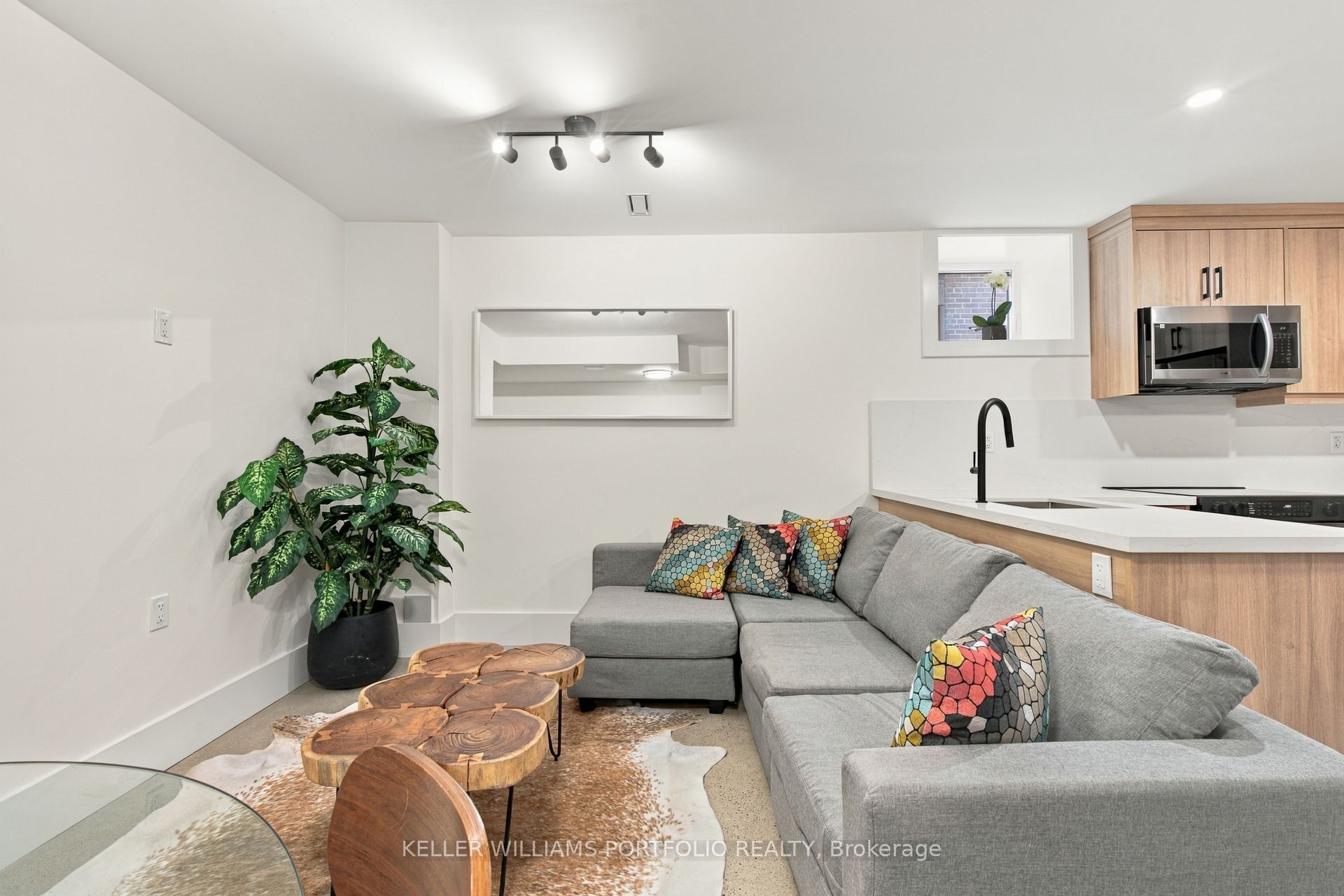 173 Beatrice Street Lower Property Photo 10