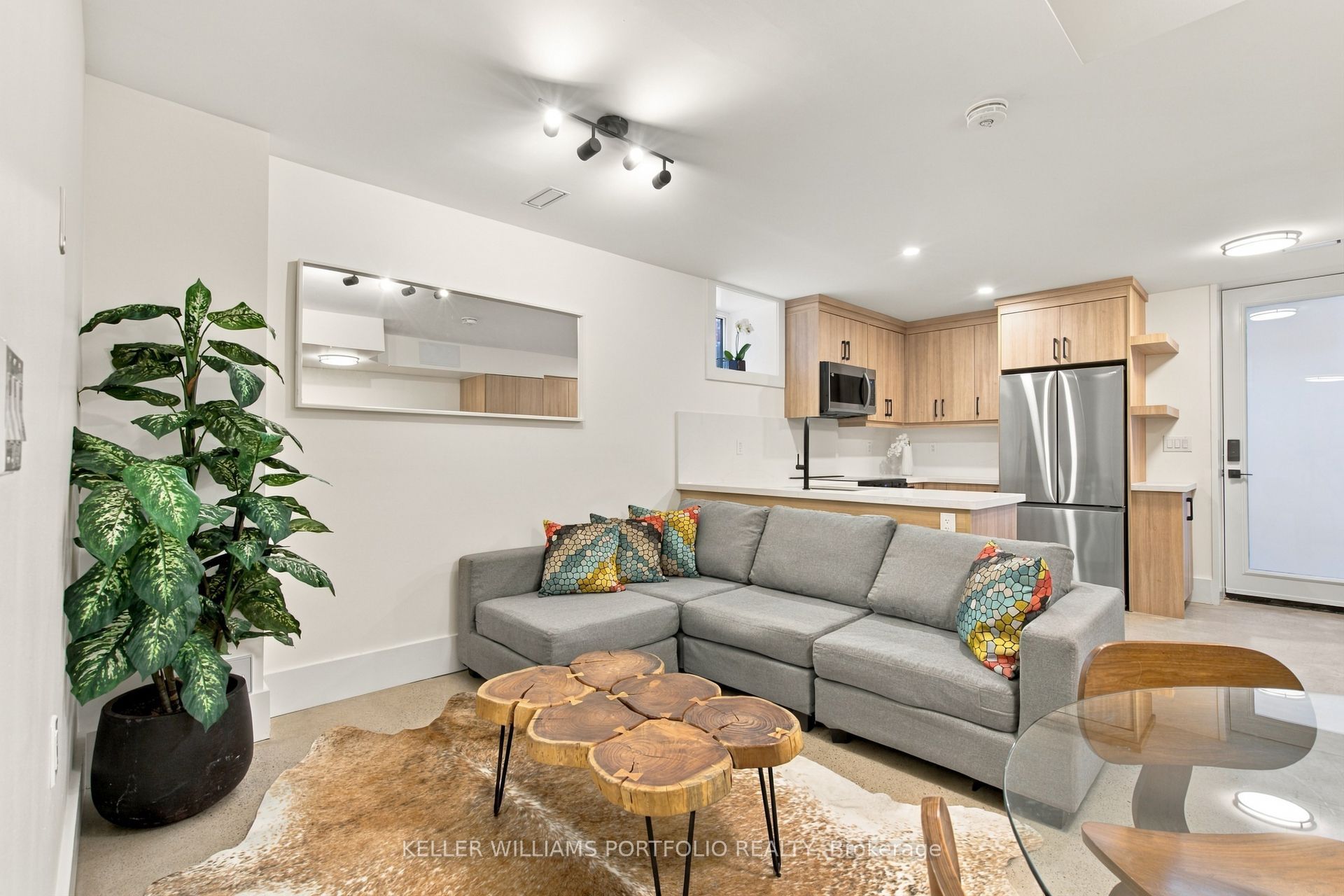 173 Beatrice Street Lower Property Photo 11