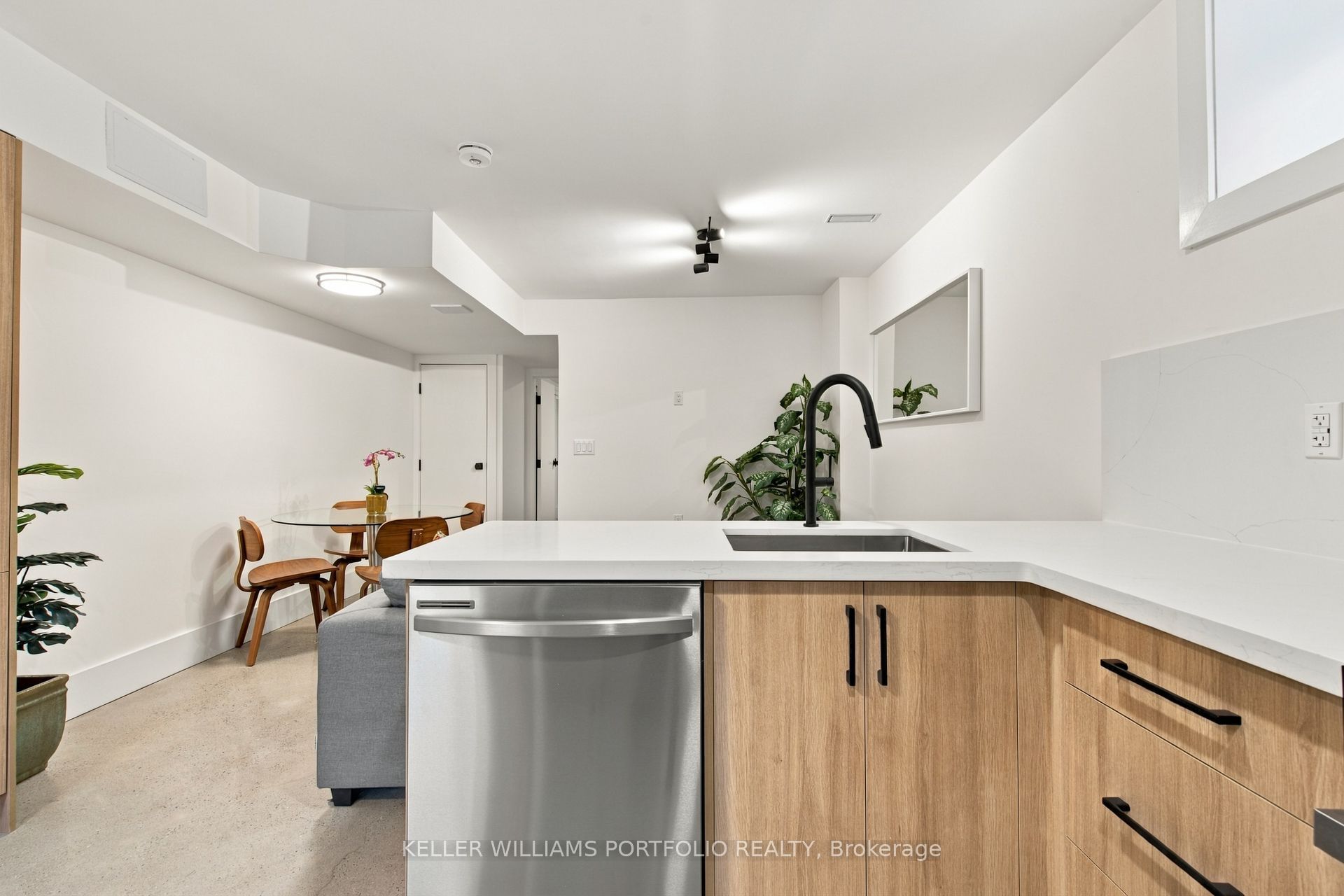 173 Beatrice Street Lower Property Photo 22