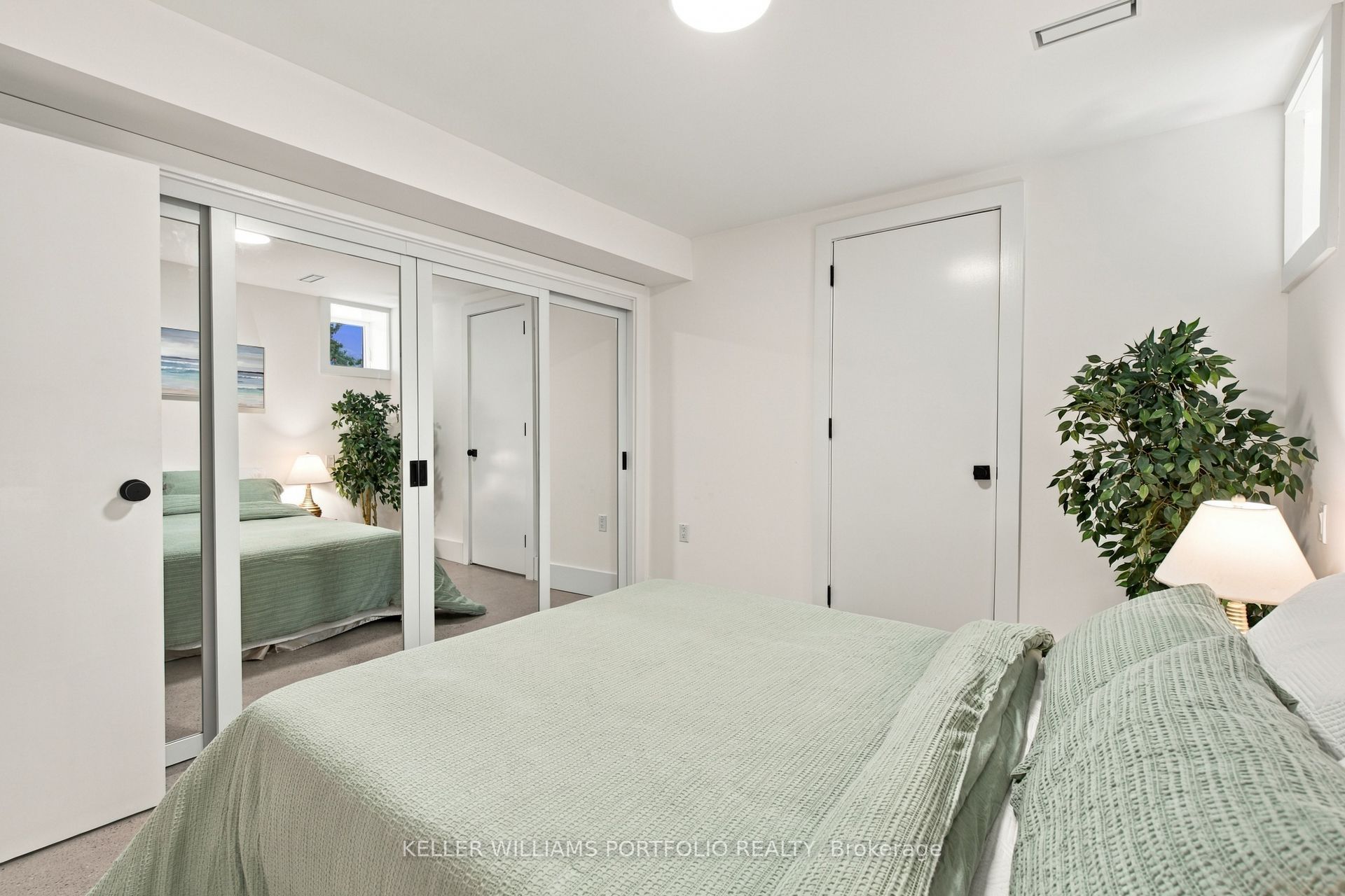 173 Beatrice Street Lower Property Photo 25