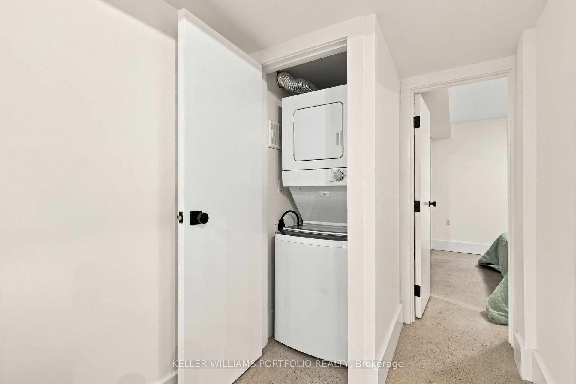 173 Beatrice Street Lower Property Photo 30