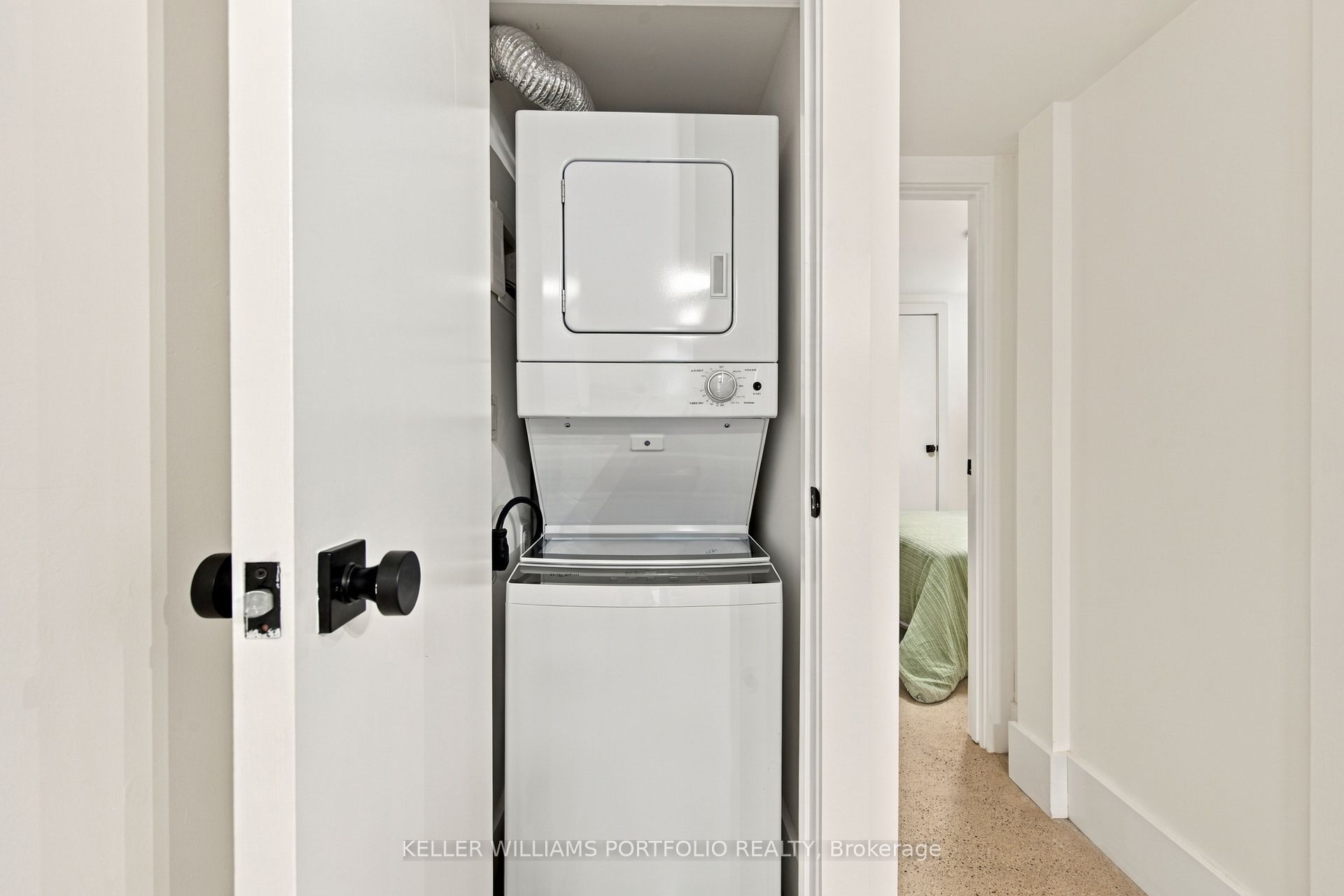173 Beatrice Street Lower Property Photo 31