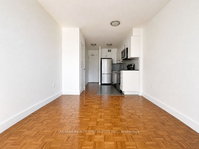 80 Wellesley Street E 404 Property Photo 2