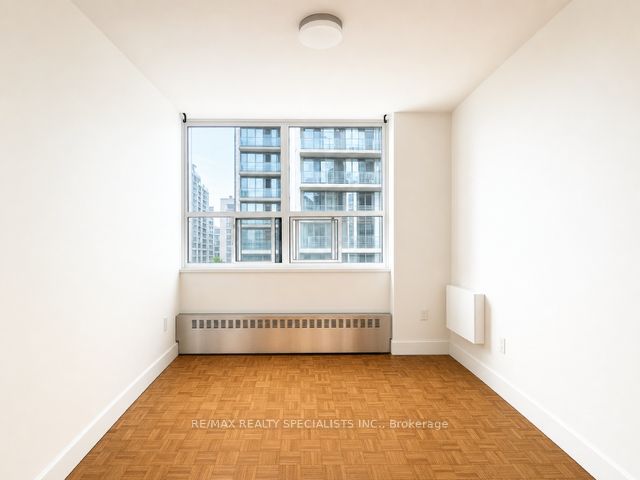 80 Wellesley Street E 404 Property Photo 3