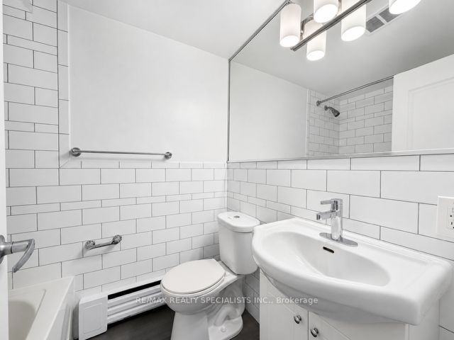 80 Wellesley Street E 404 Property Photo 5