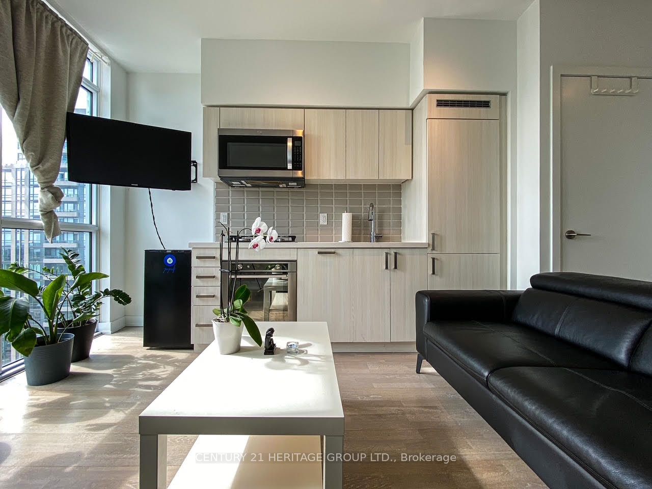 501 St Clair Avenue W 1709 Property Photo 4