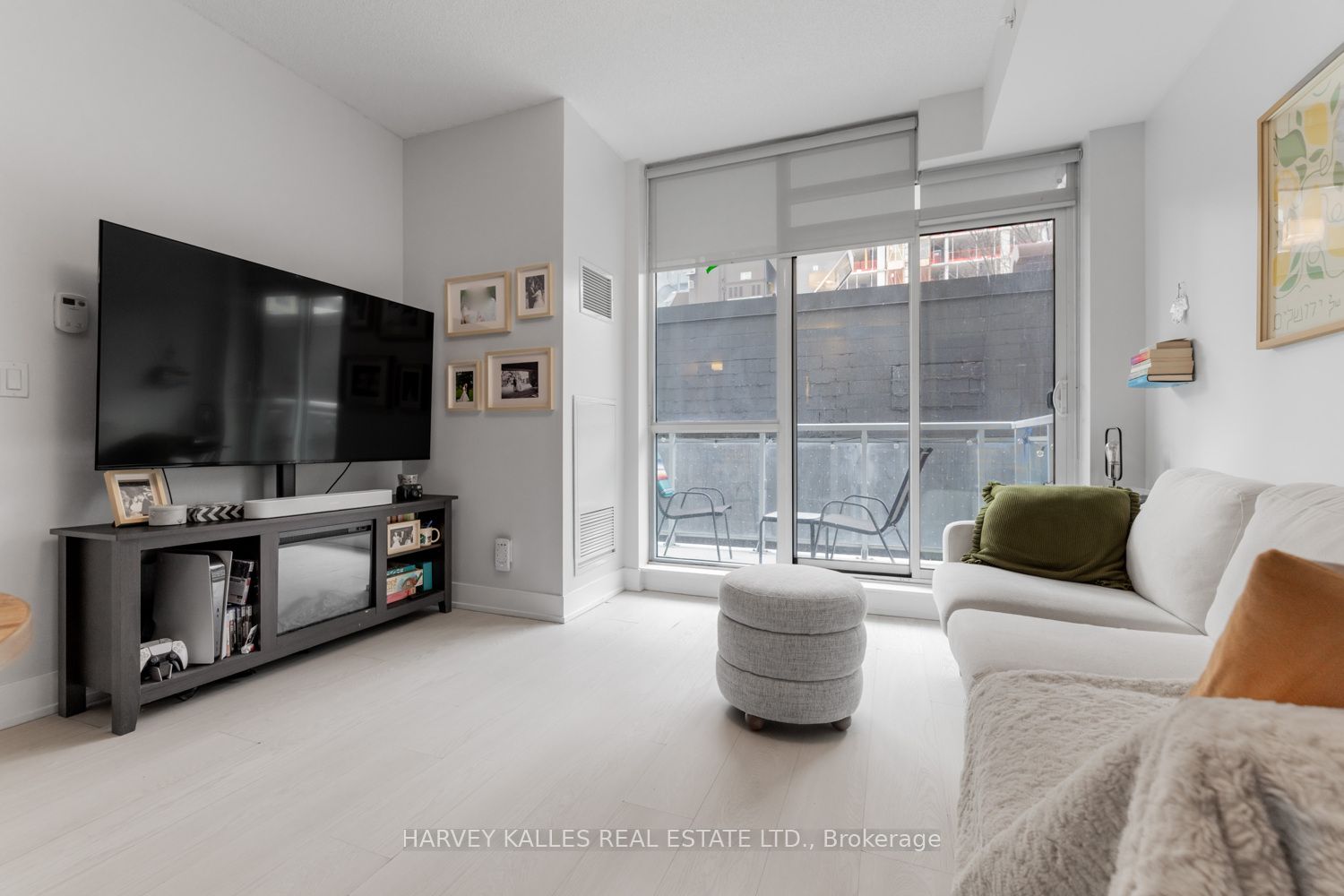 68 Merton Street 202 Property Photo 3